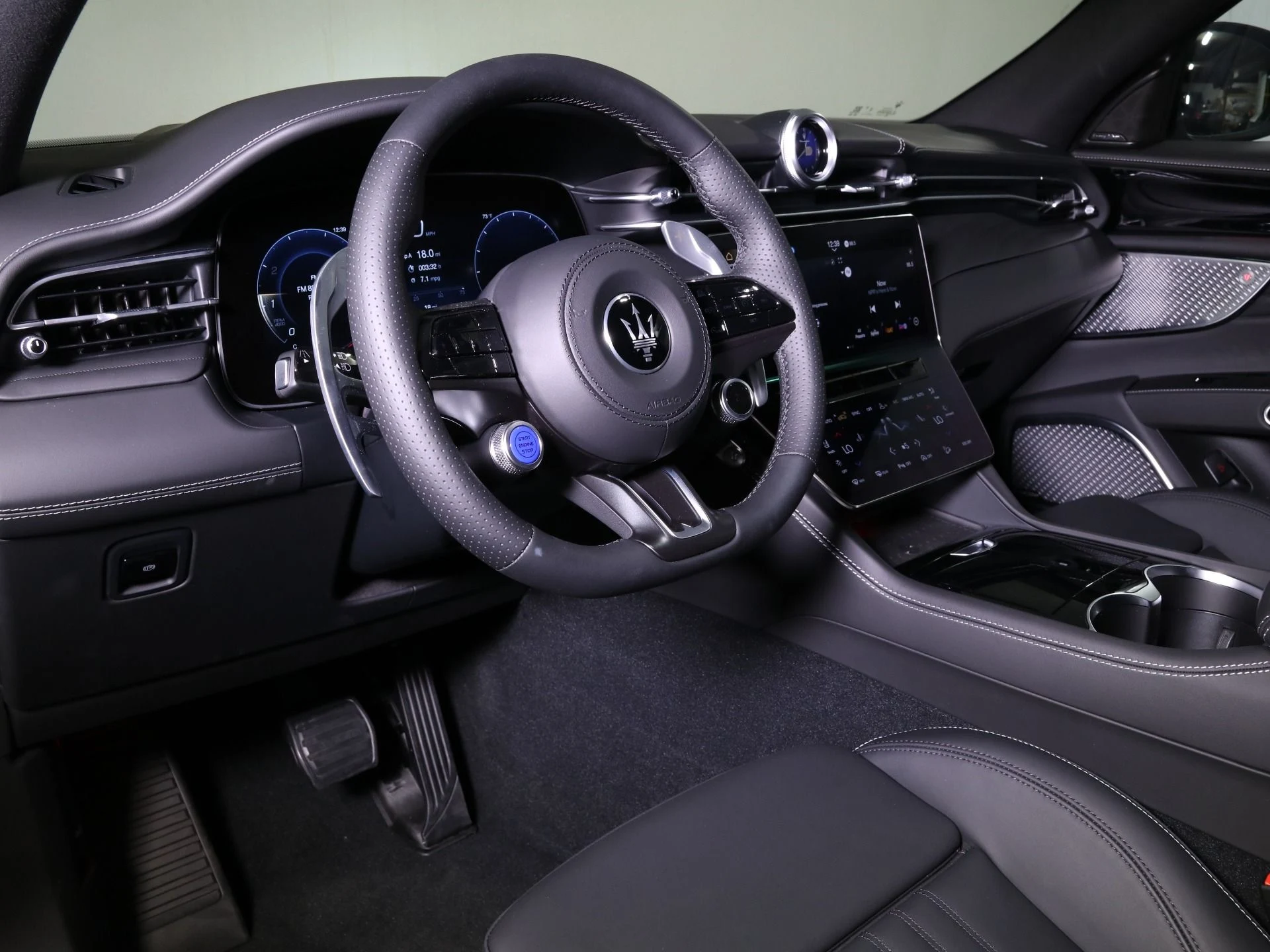 mph010_1597350061_New_2025_Maserati_Grecale_Modena_1749570935_8f19e0c24a