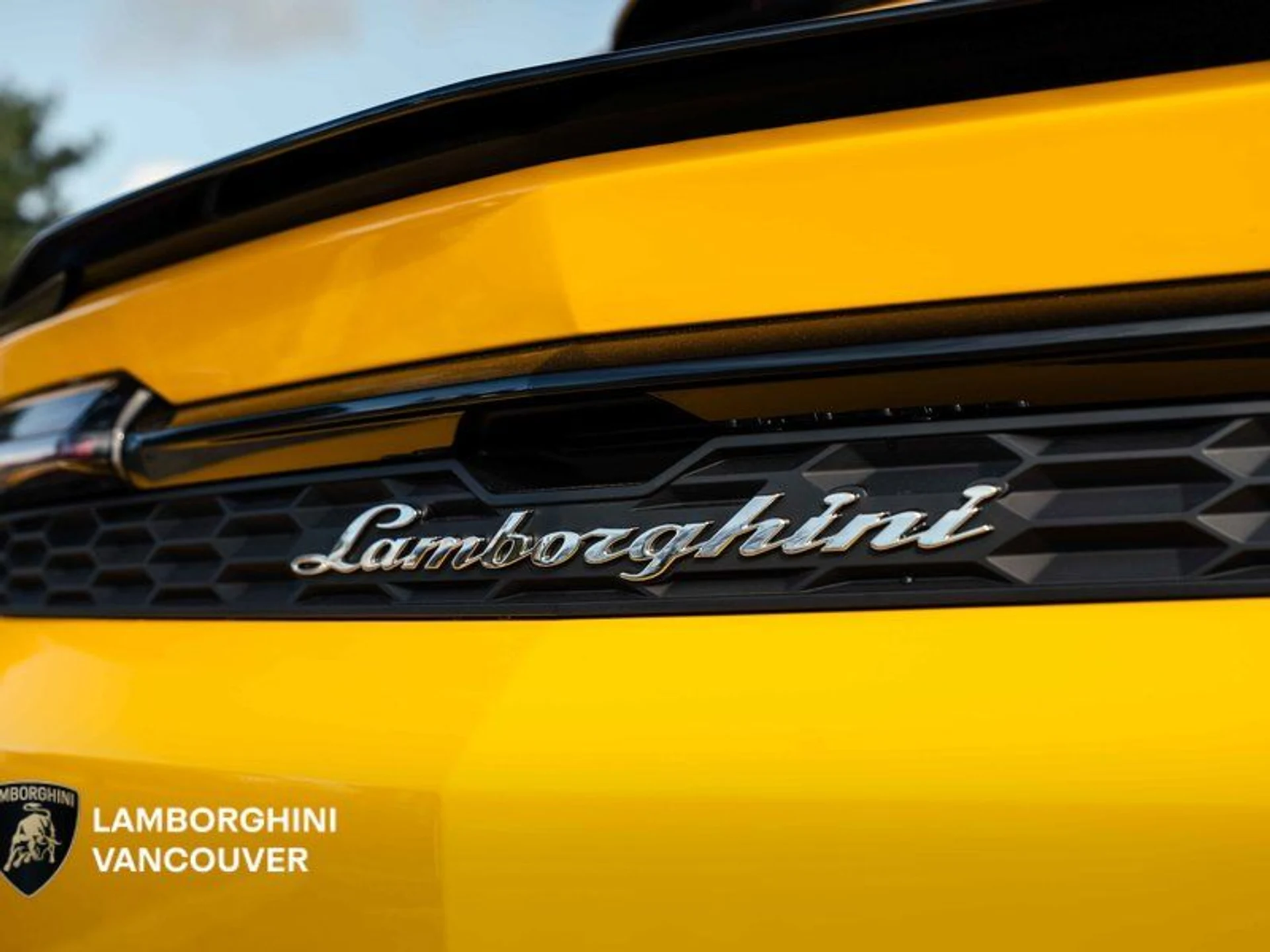 mph010_1600702173_38887415_05605_2026_lamborghini_urus_011_5ec2e322c4