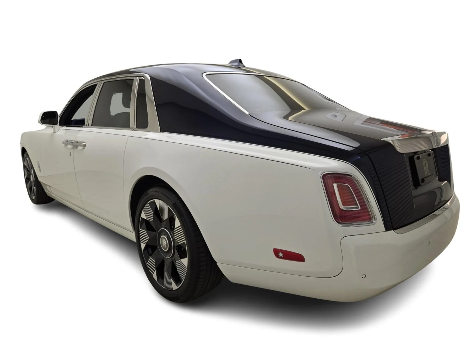 mph010_1606355372_Used_2023_Rolls_Royce_Phantom_1755413479_55089ceb02
