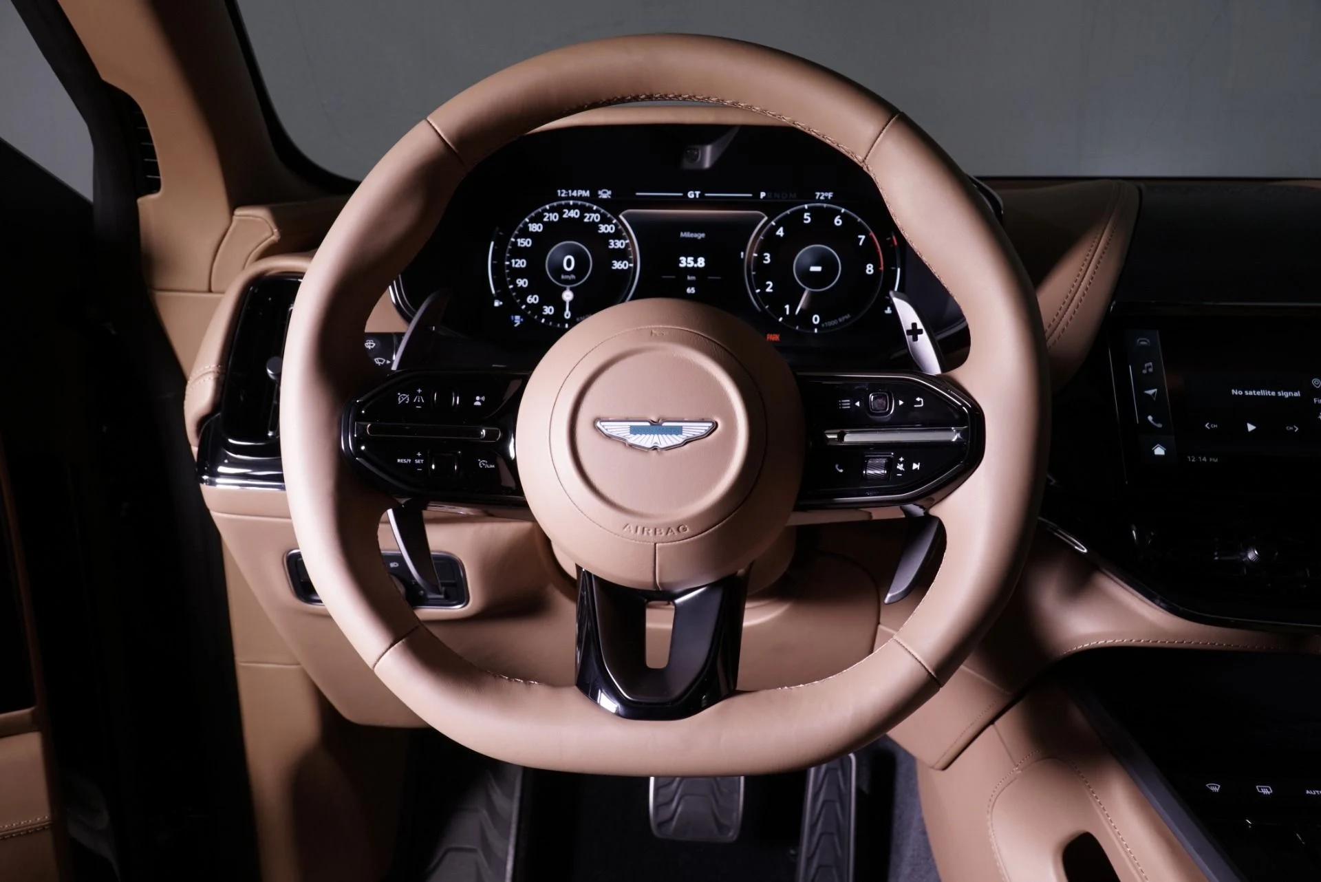 mph010_160855023_New_2026_Aston_Martin_DBX_707_1762322943_e35314e486