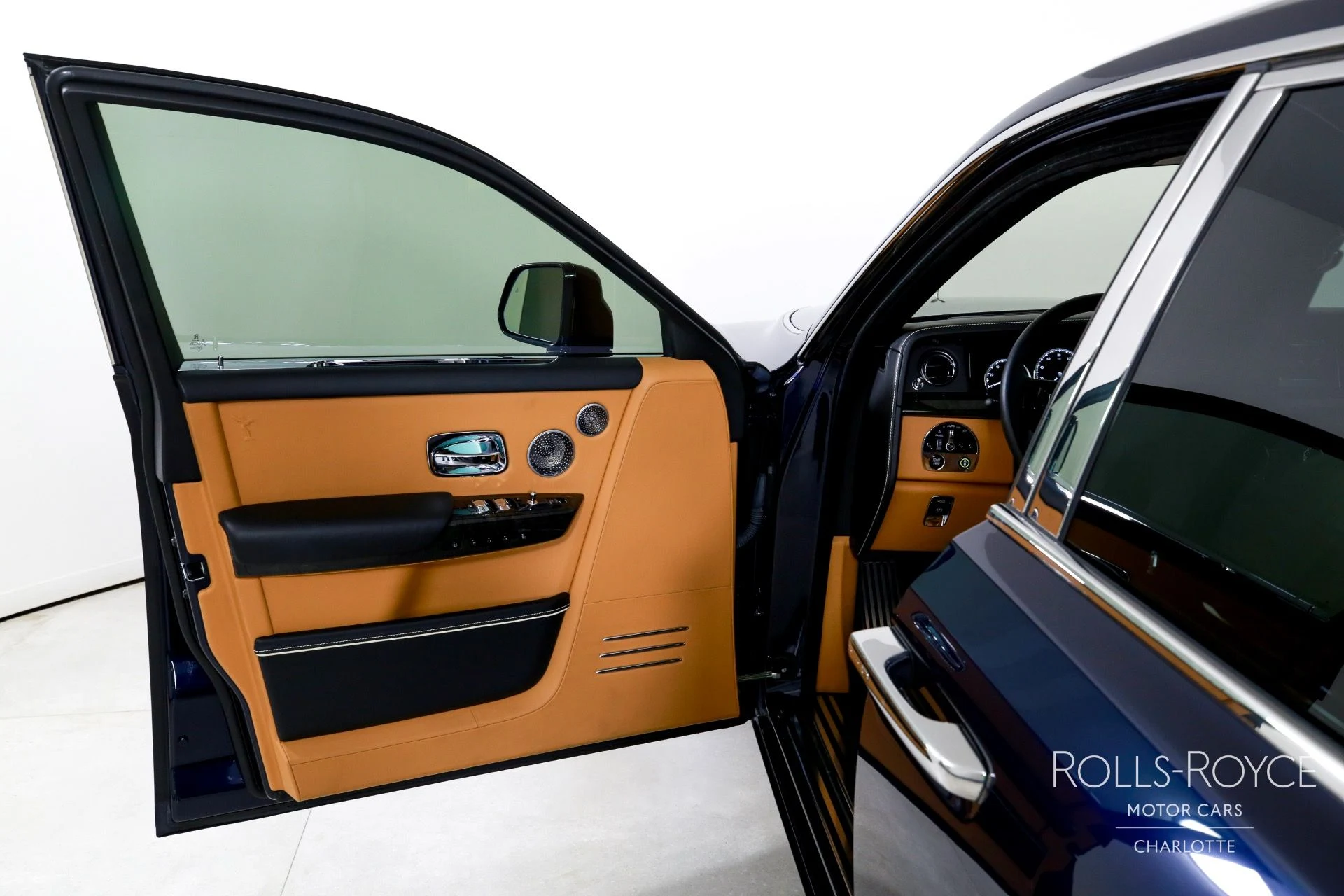 mph010_1610180305_Used_2020_Rolls_Royce_Phantom_1752871576_28c676c39b