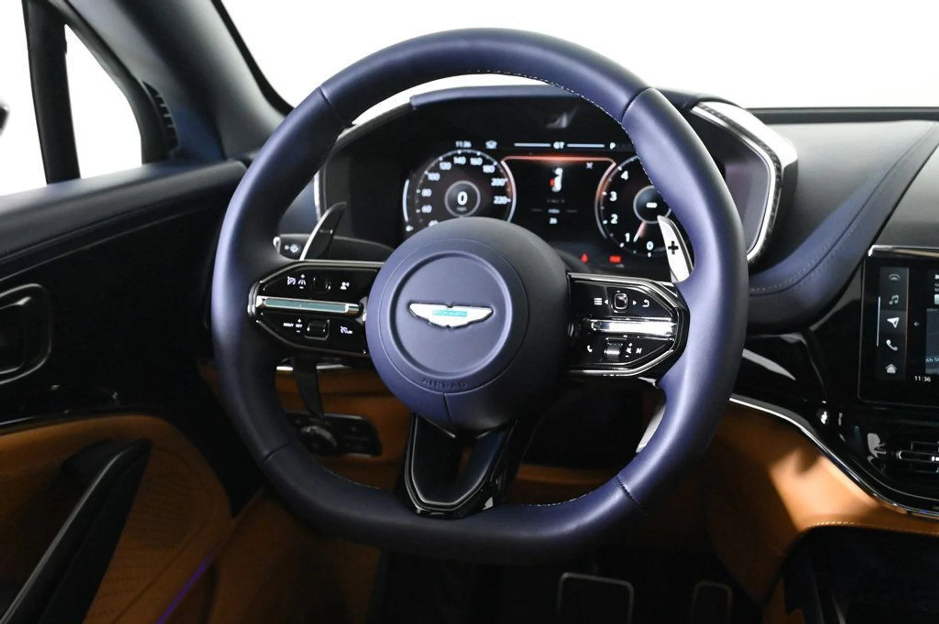 mph010_1618616767_new_2025_aston_martin_dbx_707awd_11350_22933644_10_1024_fe6653896b