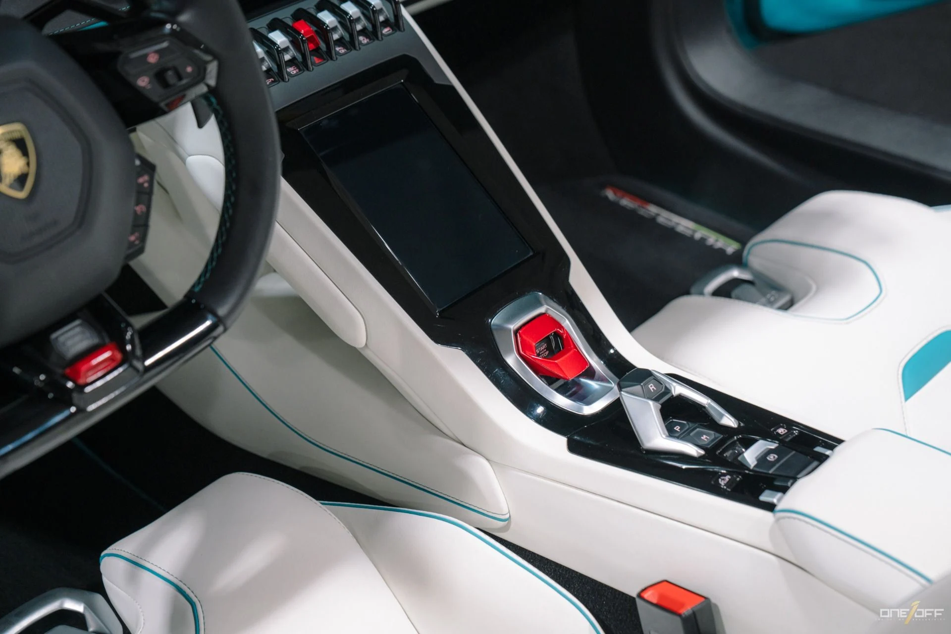 mph010_1620728169_Used_2021_Lamborghini_Huracan_EVO_Spyder_In_Blu_Glauco_w_White_Interior_1756349683_2aa3a4c669