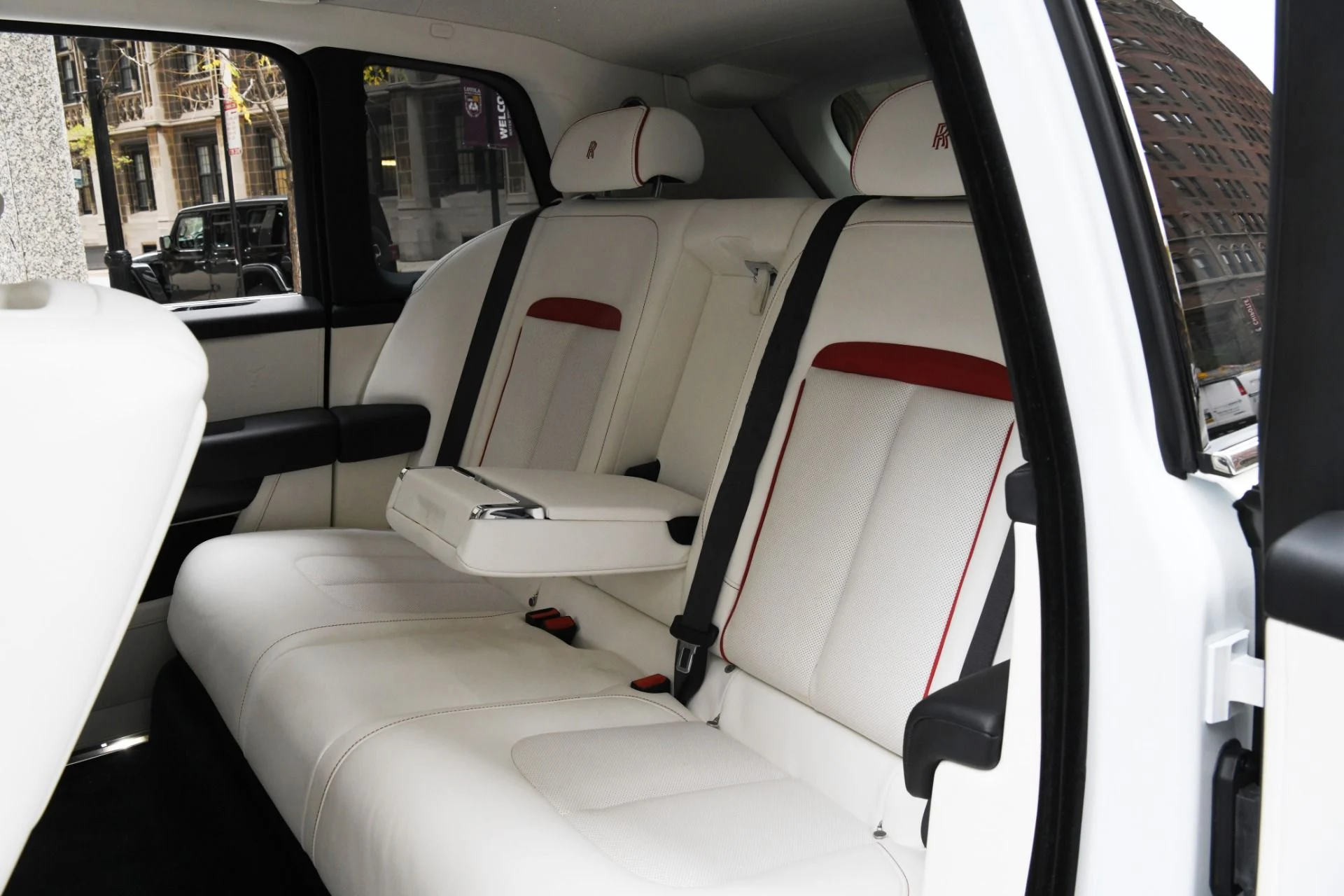 mph010_162284028_10633_p12_l_ba6c449f62