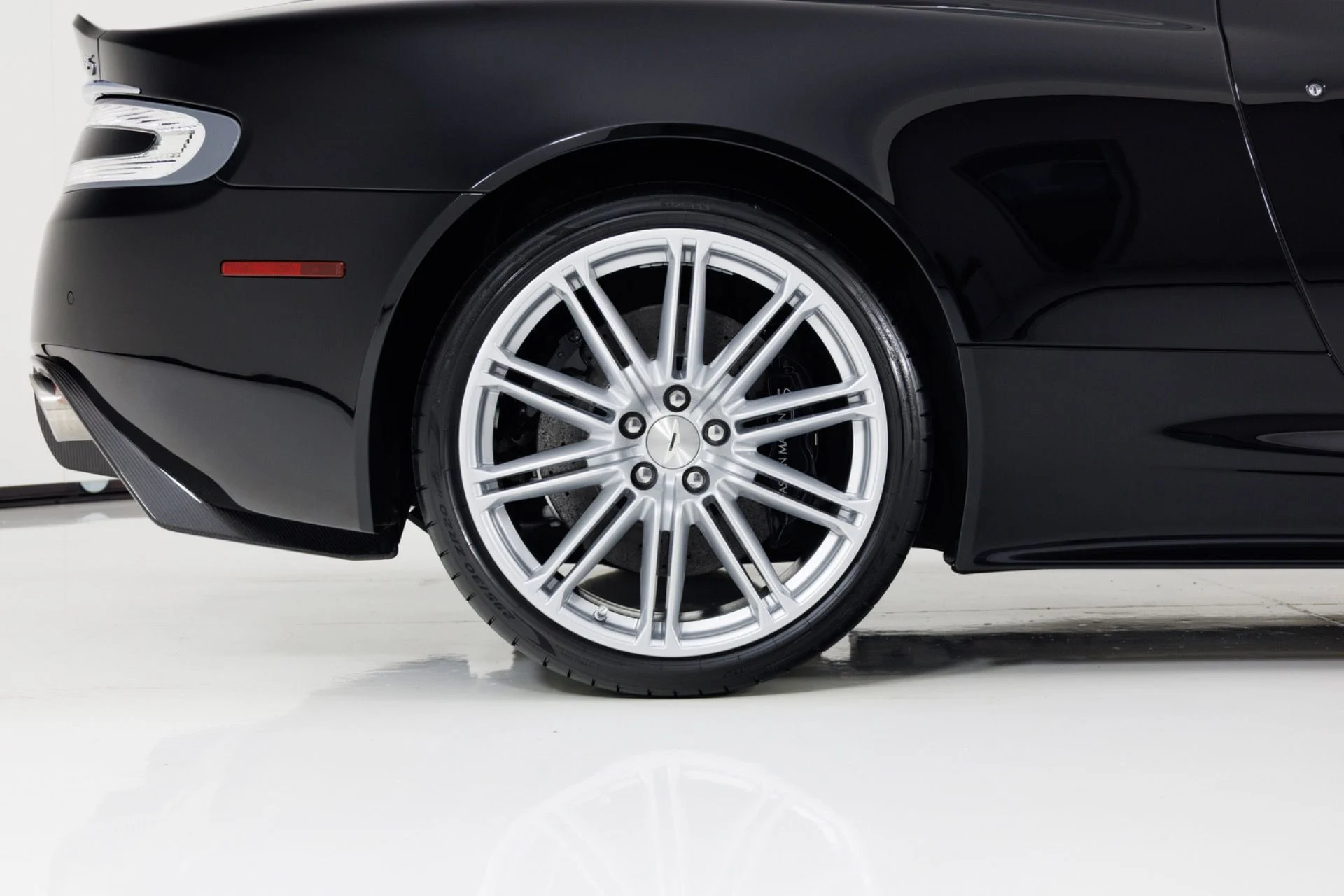mph010_1632222665_Used_2009_Aston_Martin_DBS_1778627757_0b04c49970