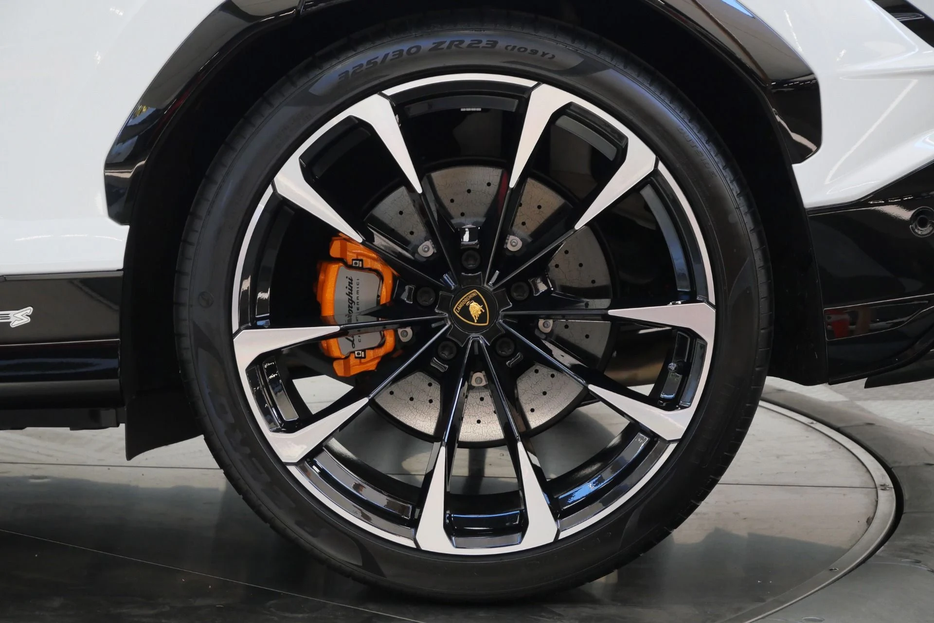 mph010_1637598461_Used_2023_Lamborghini_Urus_S_Very_Low_Miles_657_Horsepower_Bang_and_Olufsen_Audio_1781208380_8e691265e5