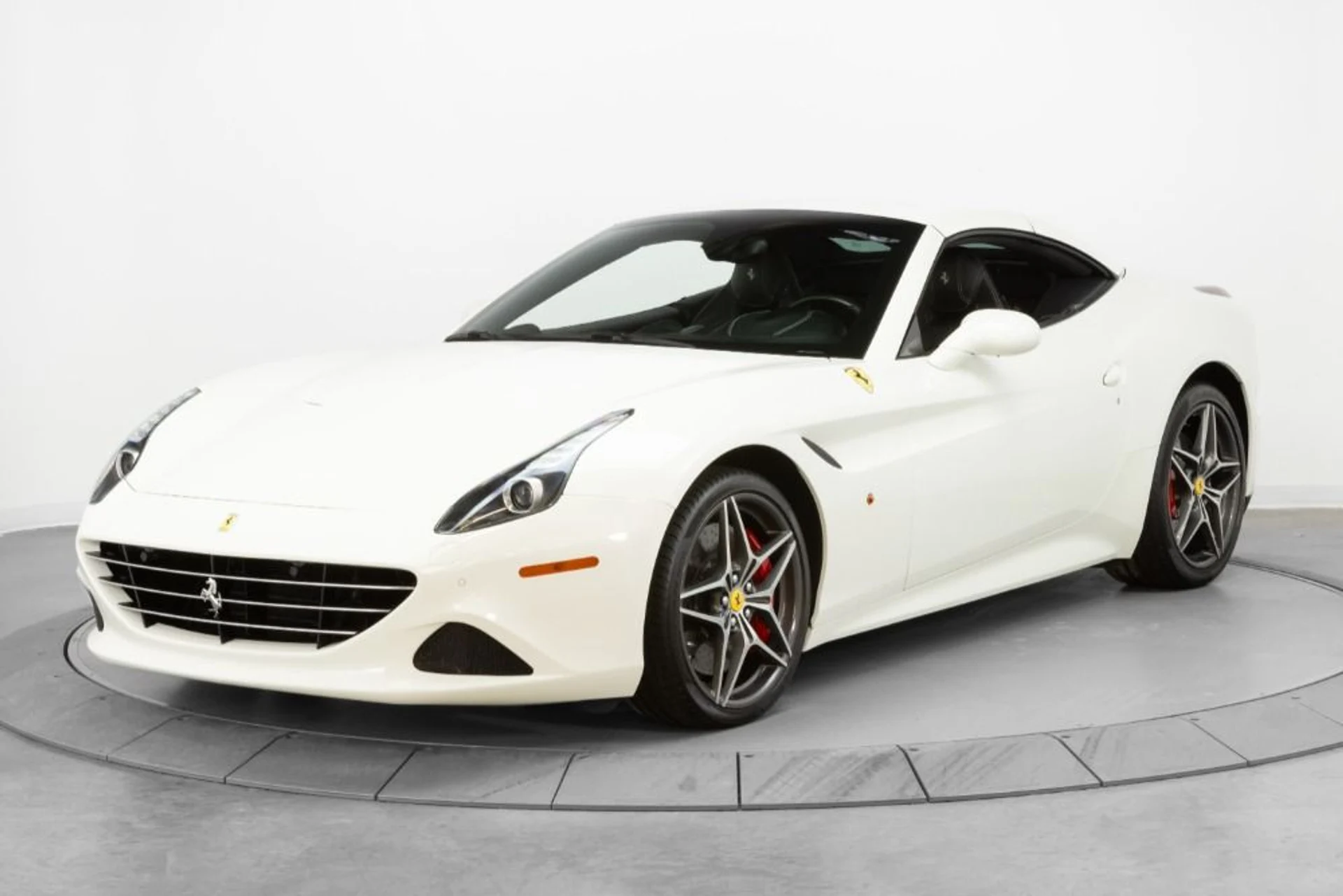 mph010_1662136929_Used_2016_Ferrari_California_T_30aeddd6e2