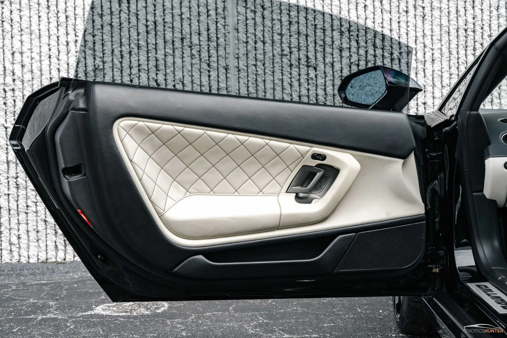 mph010_1663151358_Used_2012_Lamborghini_Gallardo_LP_550_2_w_a_White_Interior_Diamond_Stitch_Reverse_Cam_Front_Lift_1696105908_dcc6da95b3