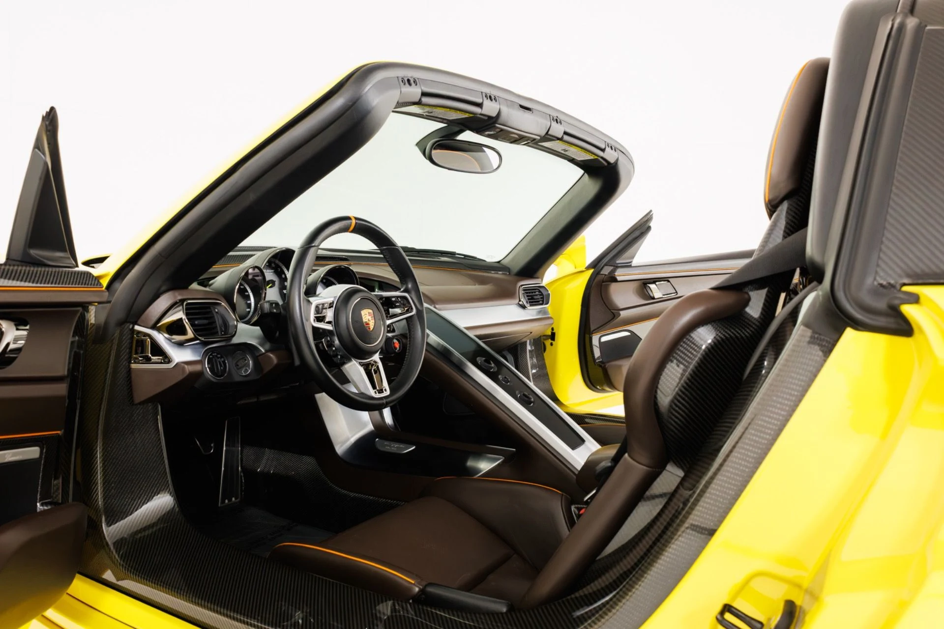 mph010_1672491259_Used_2015_Porsche_918_Spyder_1789427619_e9600d69ad