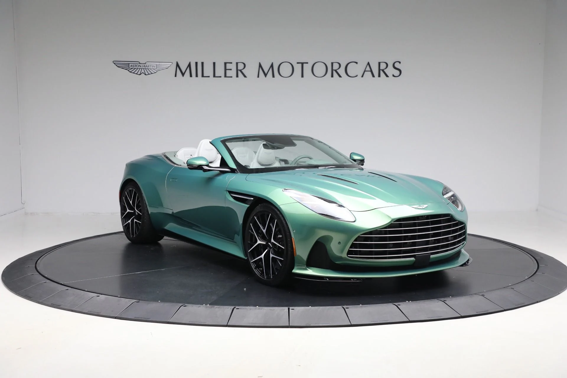 mph010_169459783_New_2025_Aston_Martin_DB_12_Volante_f335e59a70