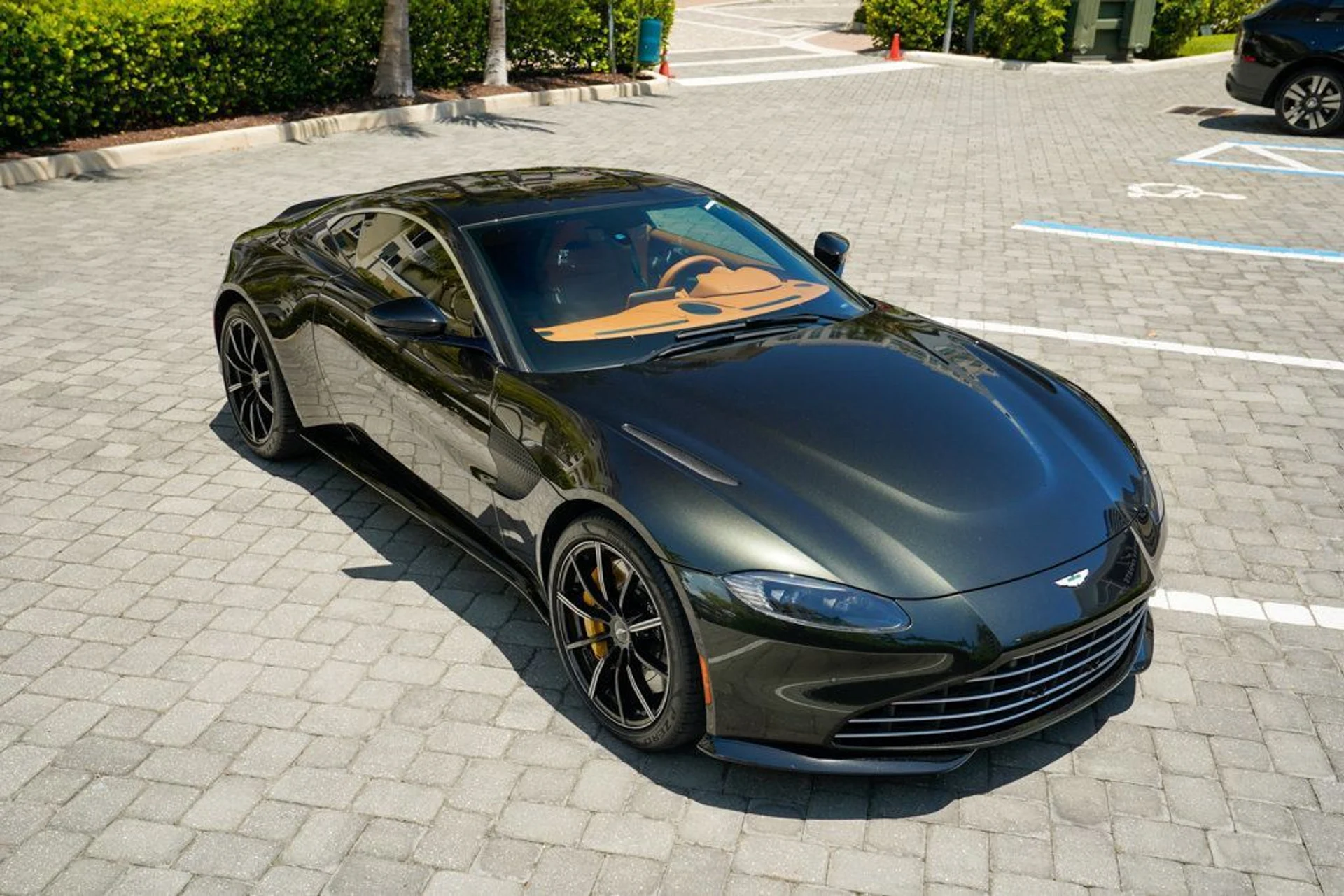 mph010_1696193325_used_2021_aston_martin_vantage_coupemanual_14354_22900621_11_1024_c4fc9cd390