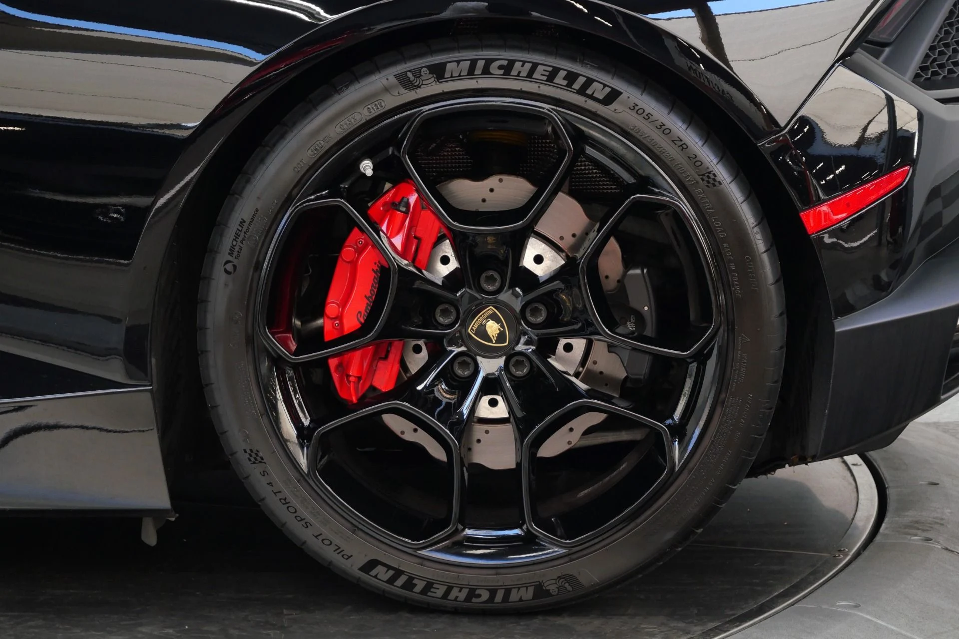 mph010_1698539914_Used_2019_Lamborghini_Huracan_LP_580_2_Q_Citura_Interior_Giano_Wheels_571_HP_V10_1786034650_d3899e384f