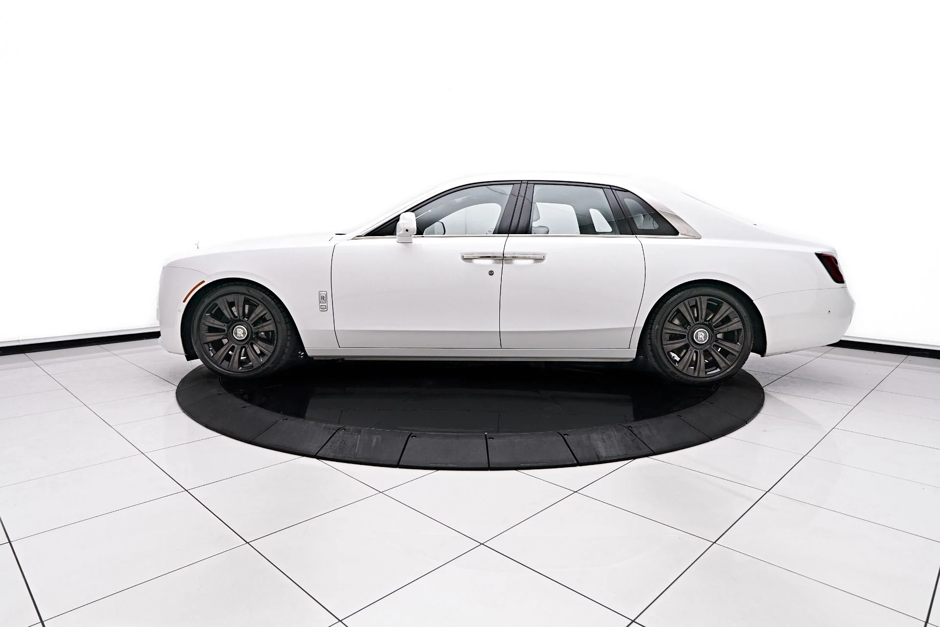 mph010_170955820_Used_2021_Rolls_Royce_Ghost_Base_1754512470_315ad3d7b7