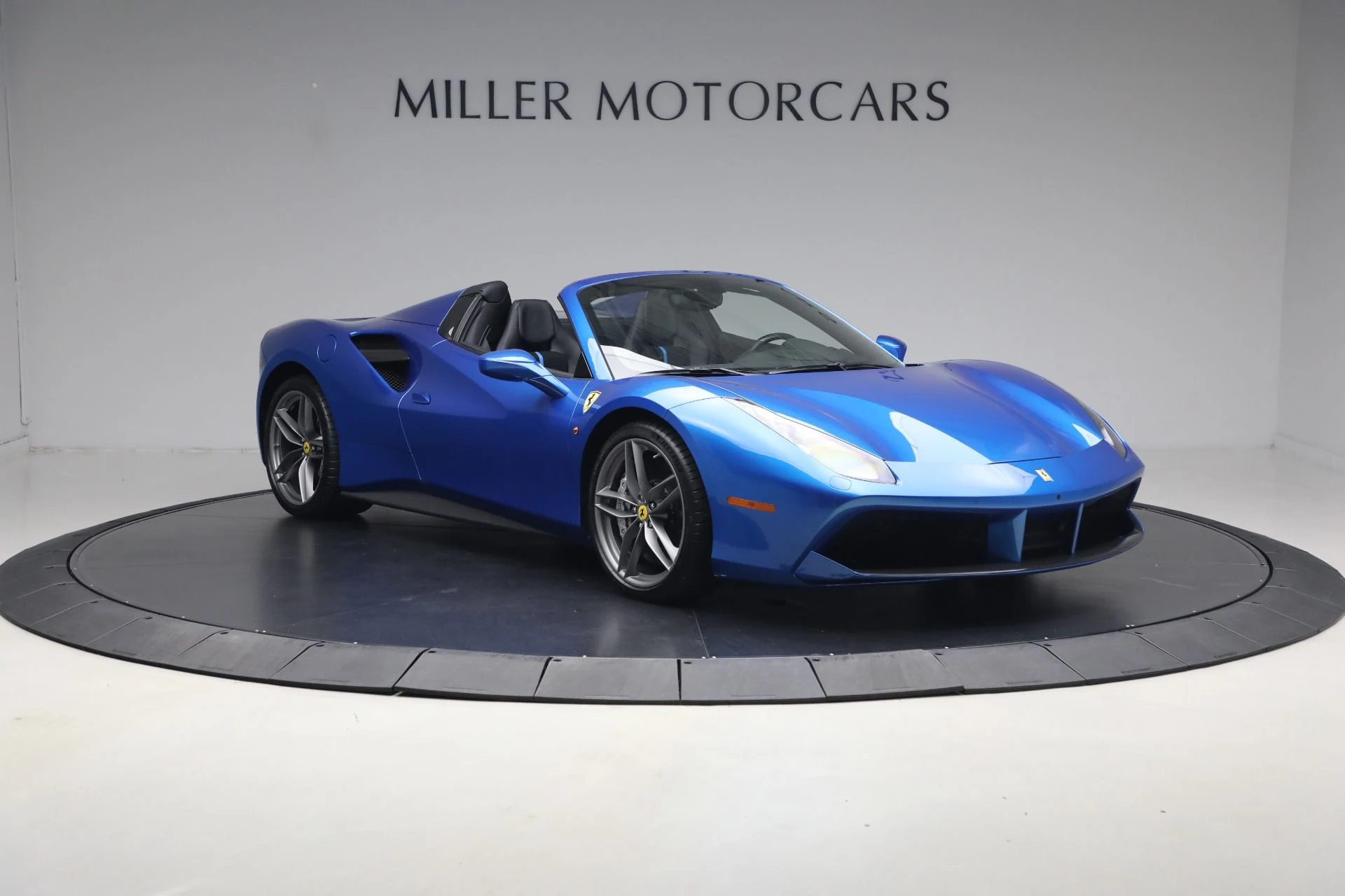 mph010_1724102287_Used_2017_Ferrari_488_Spider_1779887206_5b1e52ee36