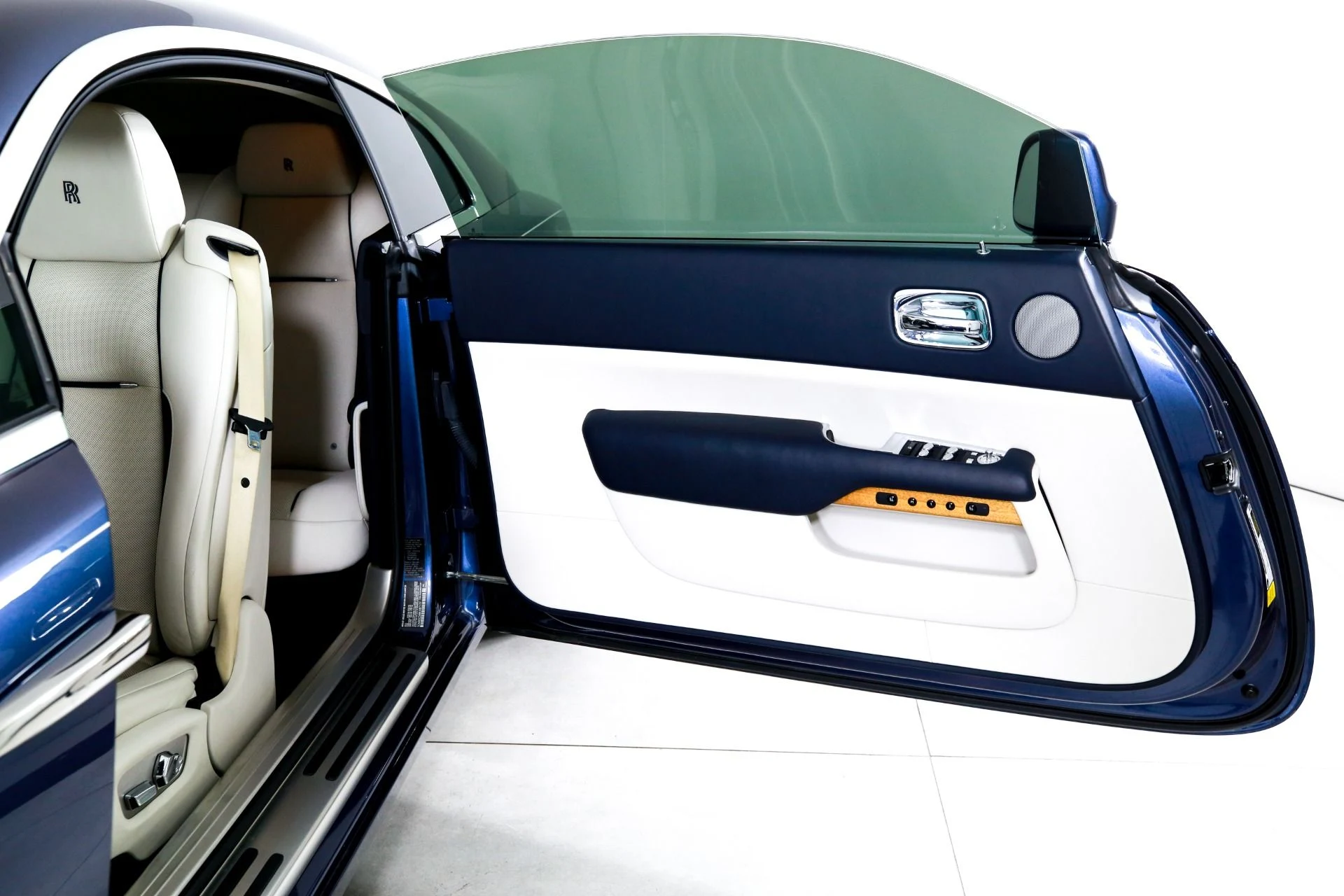 mph010_1729585746_Used_2019_Rolls_Royce_Wraith_1781189053_bd4666c9d5