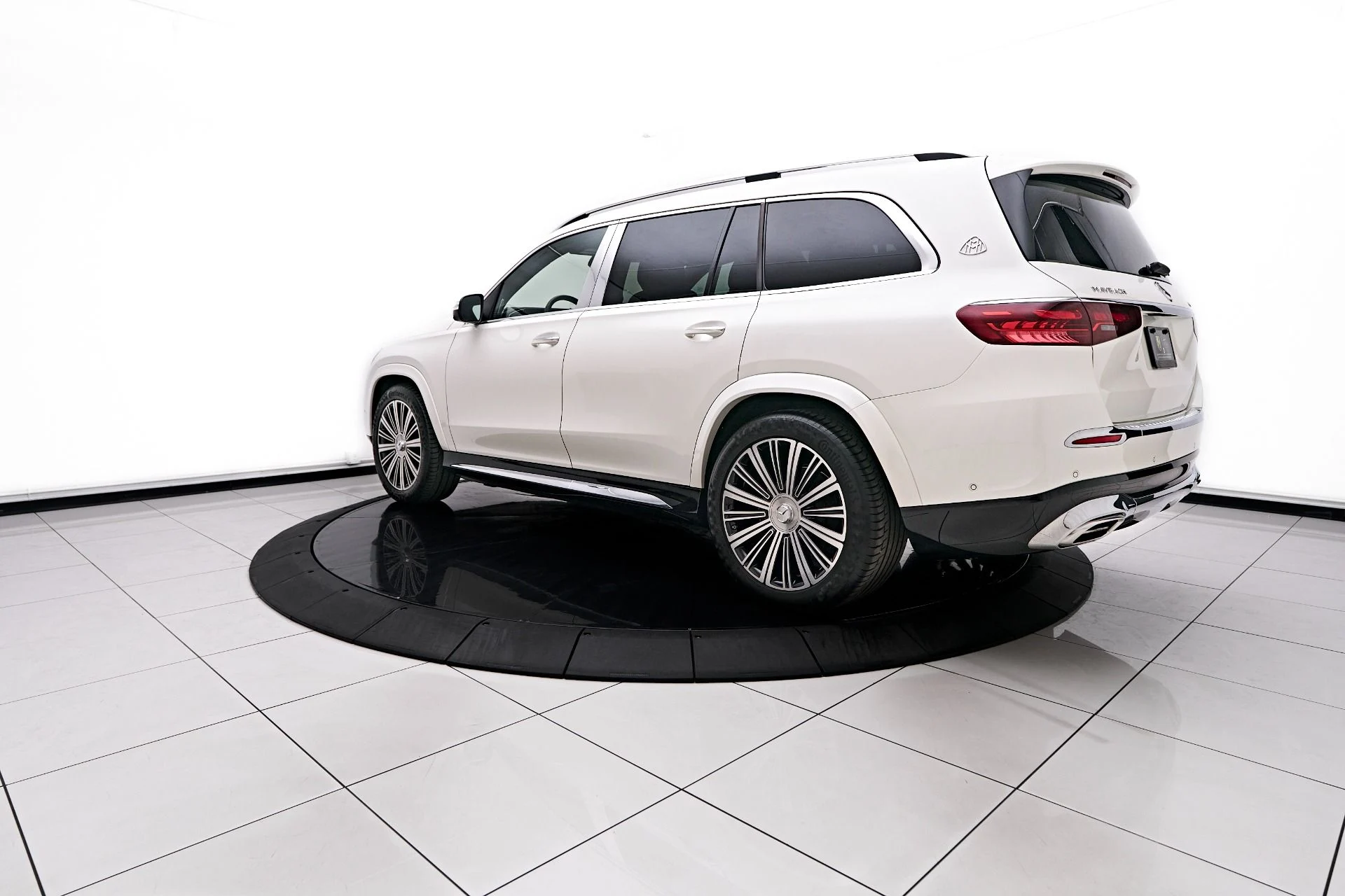 mph010_1735040564_Used_2024_Mercedes_Benz_GLS_Maybach_GLS_600_1754358842_cf0bb57d90