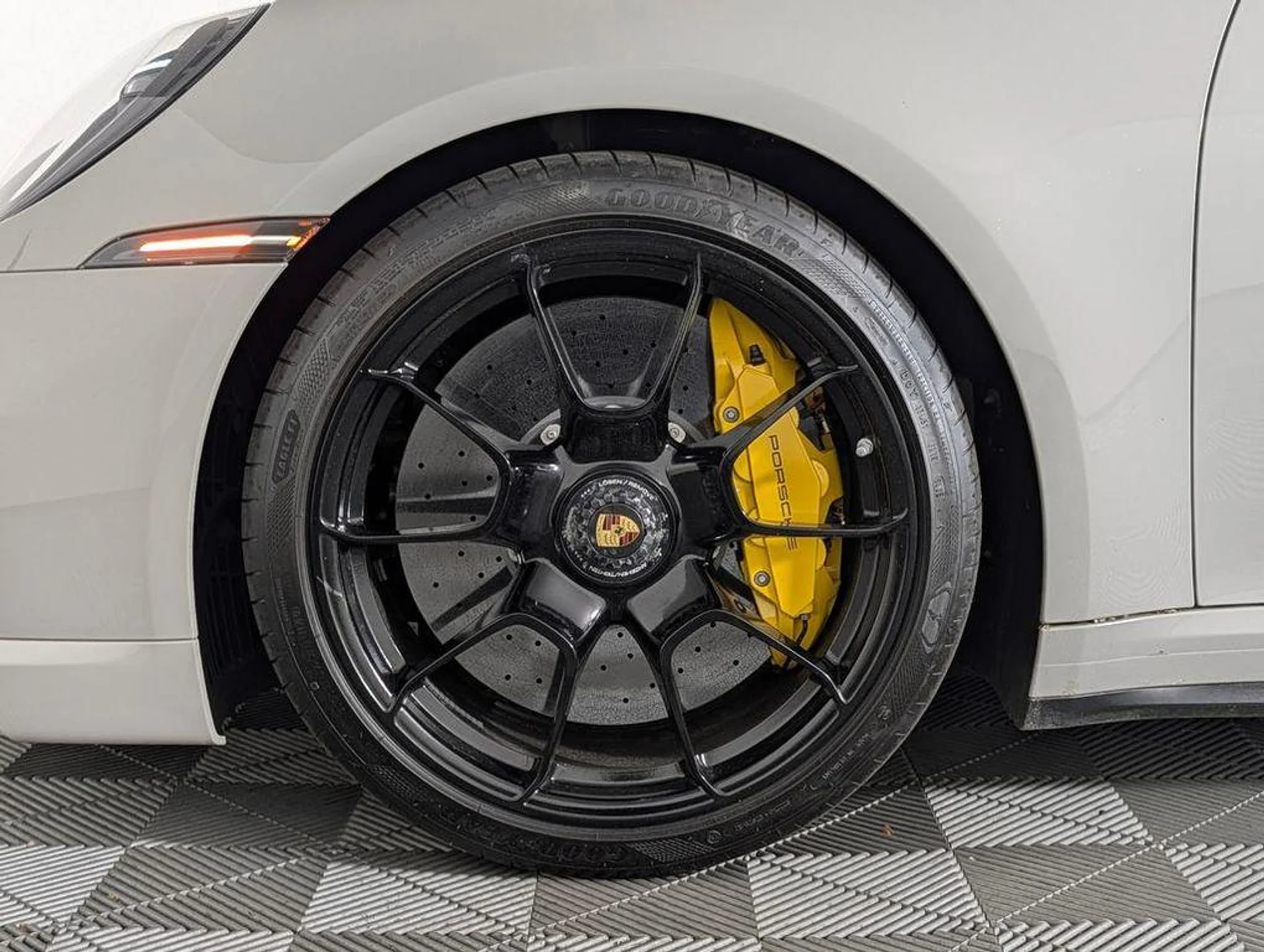 mph010_1741834747_kp5js7_Bzk_NS_z_F5_F99_W_Fd8_FXI_To_e1b1789f84