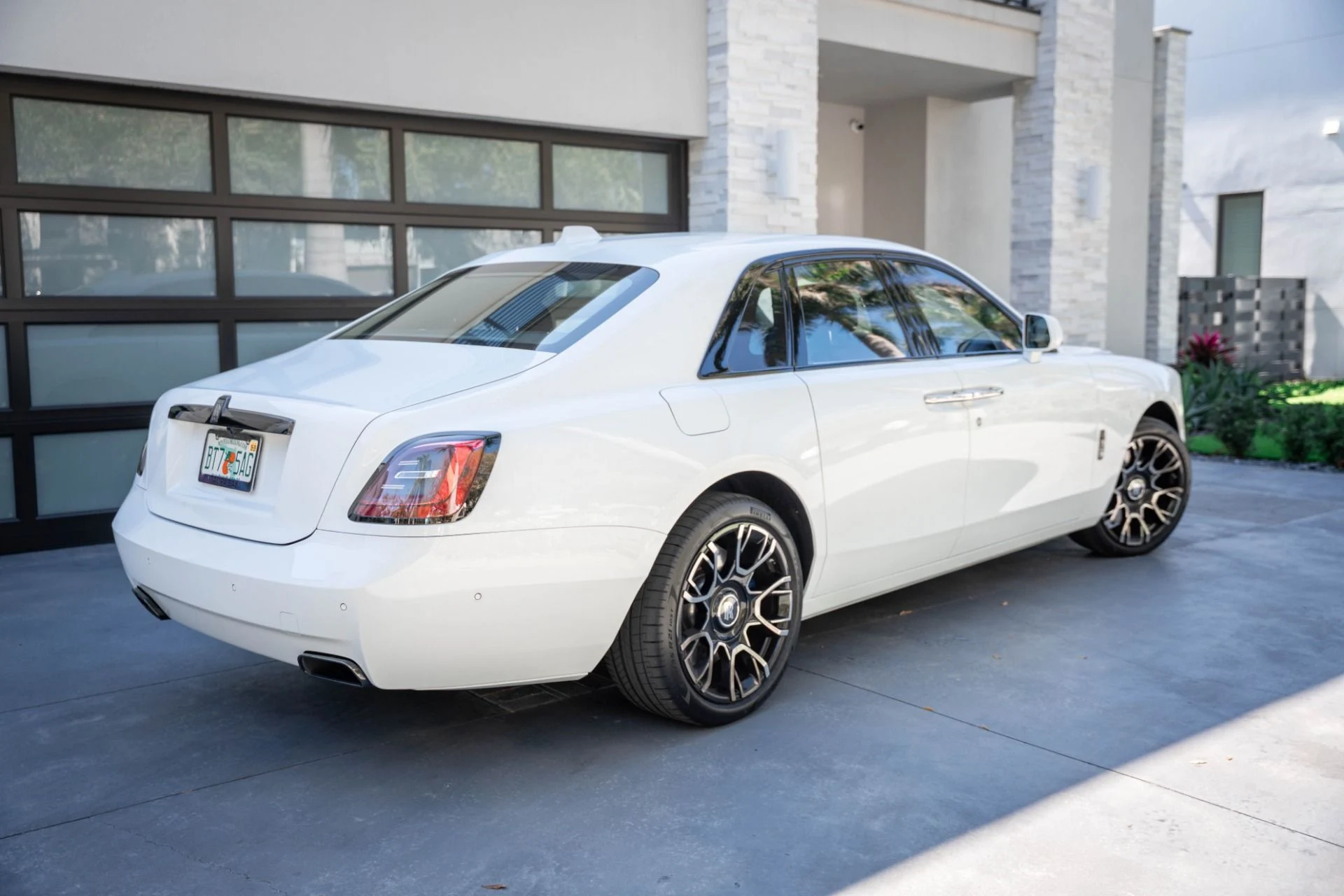 mph010_1751693488_Used_2022_Rolls_Royce_Black_Badge_Ghost_1772144712_5c467957f4