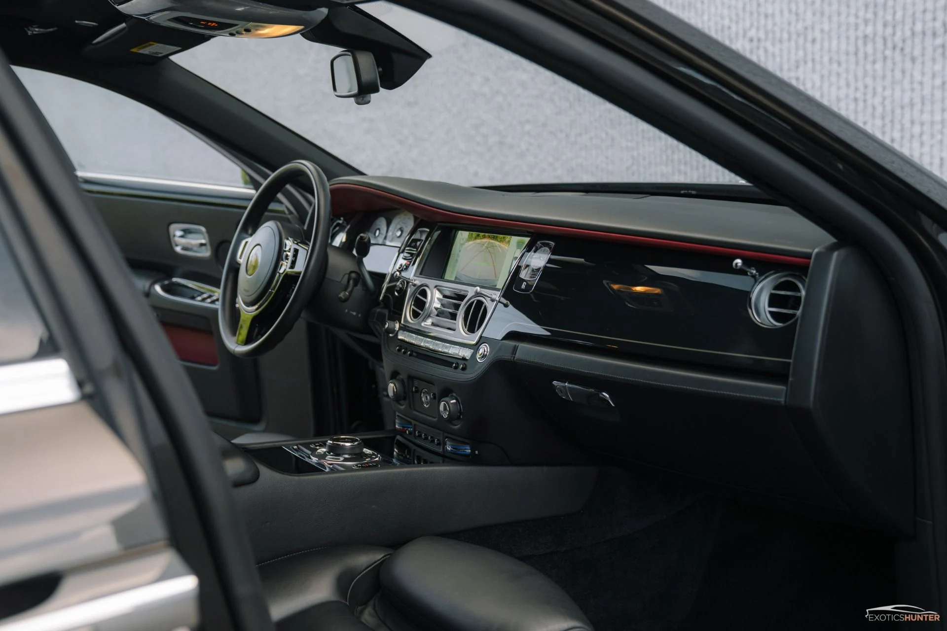 mph010_1757314792_Used_2015_Rolls_Royce_Ghost_w_Rear_Theatre_Picnic_Tables_1754343569_68d502b037