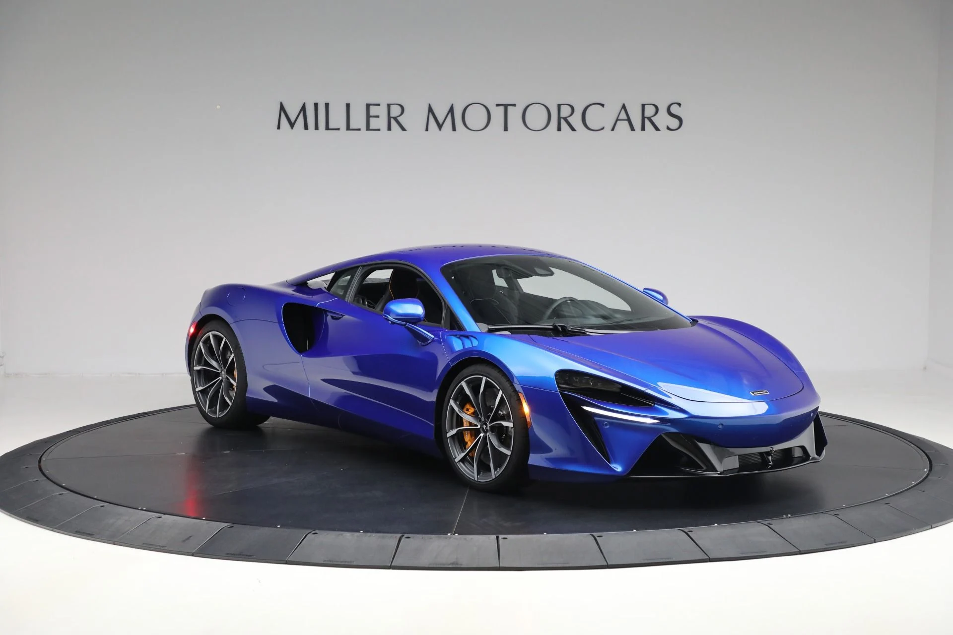 mph010_1764132055_Used_2024_Mc_Laren_Artura_Vision_524a7cecac