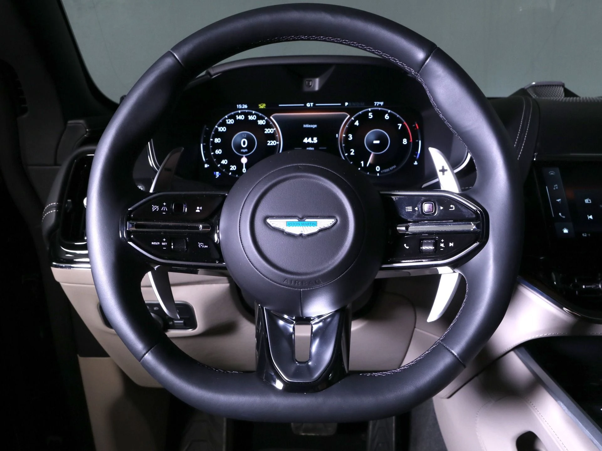 mph010_1787203502_New_2025_Aston_Martin_DBX_707_1758482586_4f35a32100