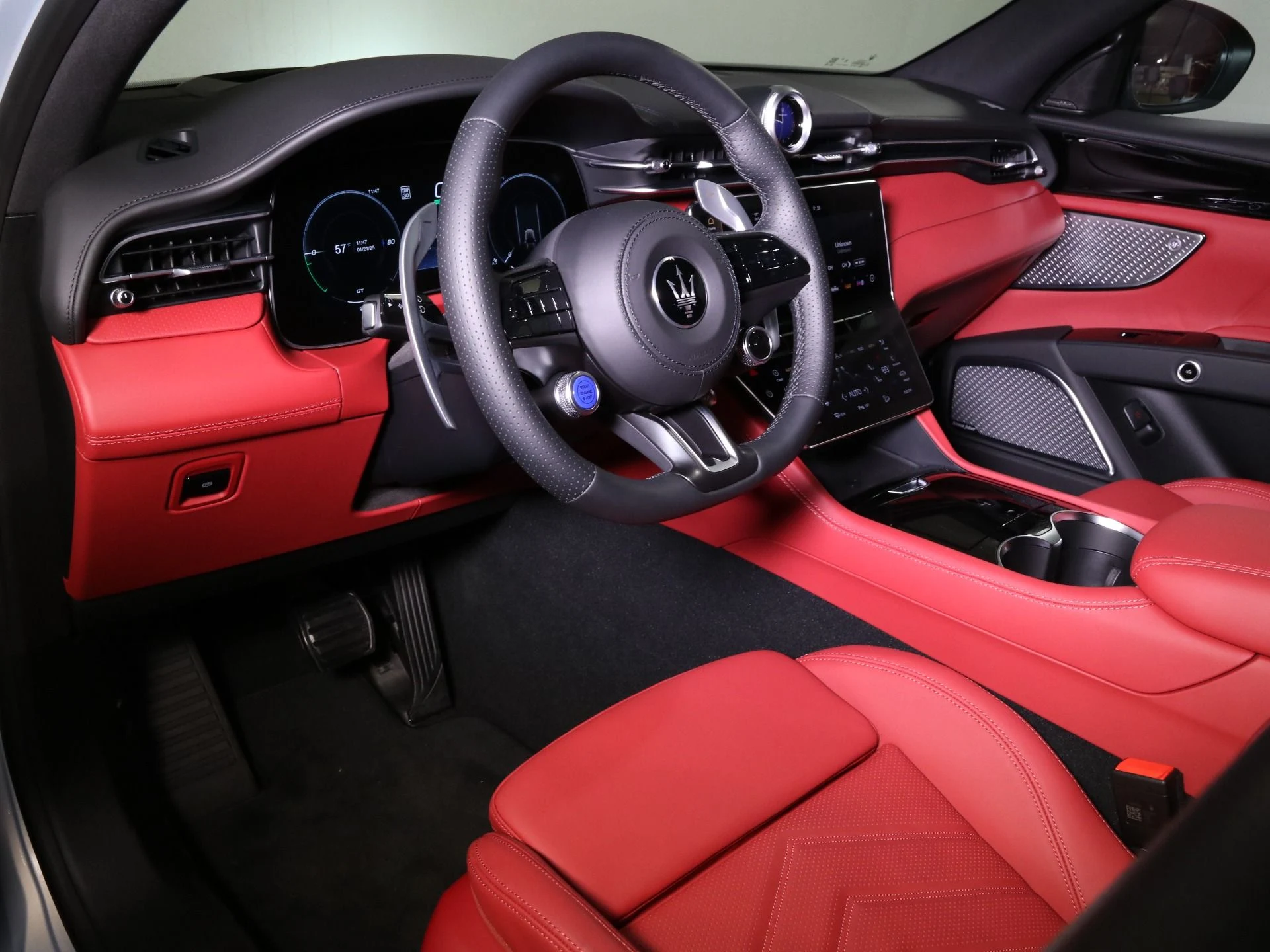 mph010_178735702_New_2025_Maserati_Grecale_Folgore_1738220103_e8526367a7