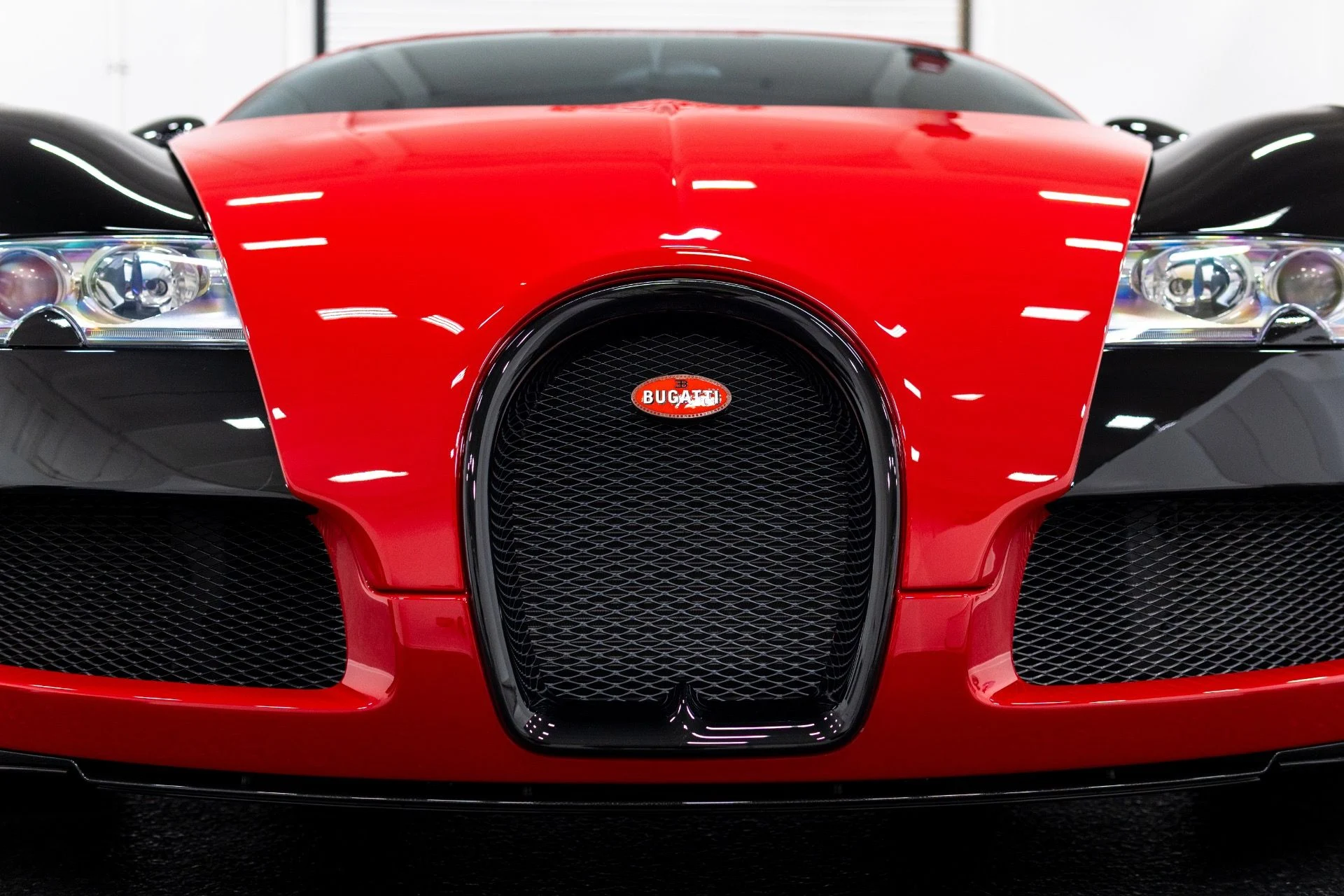 mph010_1790432830_Used_2008_Bugatti_Veyron_164_1769463944_74b3532e93