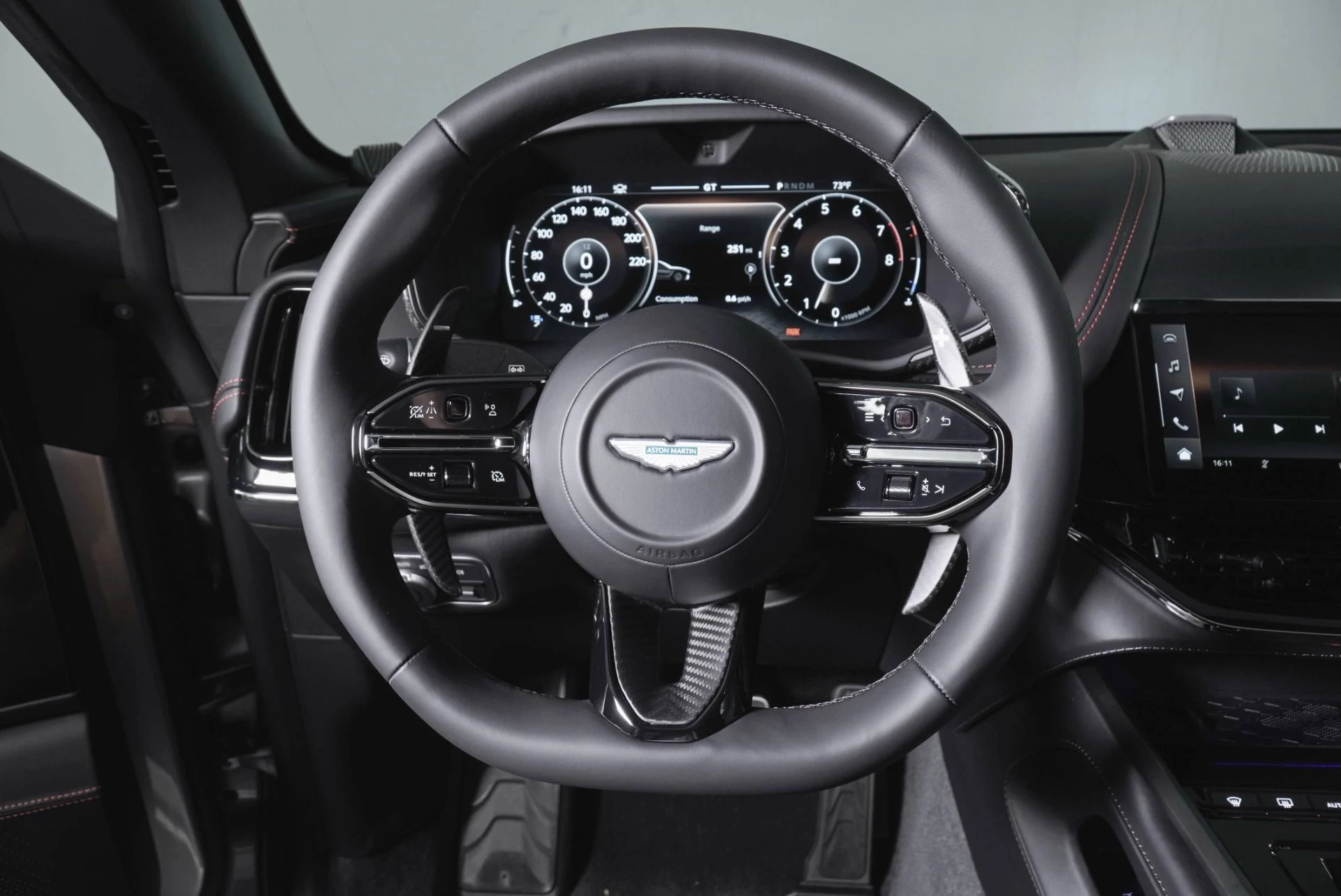 mph010_1797097108_New_2026_Aston_Martin_DBX_S_1781900282_cbd1ebc4f6