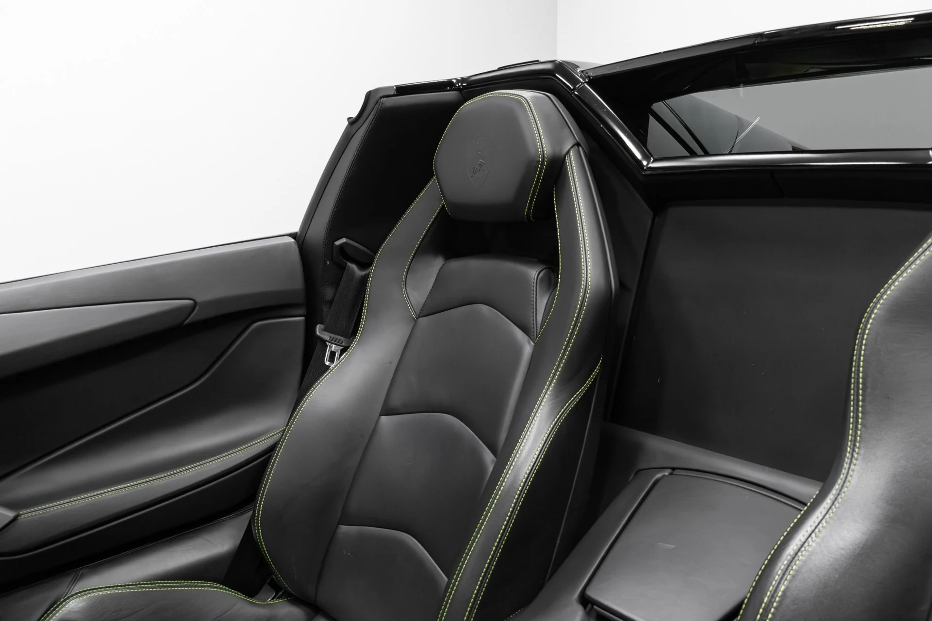 mph010_1797446405_Used_2015_Lamborghini_Aventador_LP_700_4_1770952947_27f5a782c3