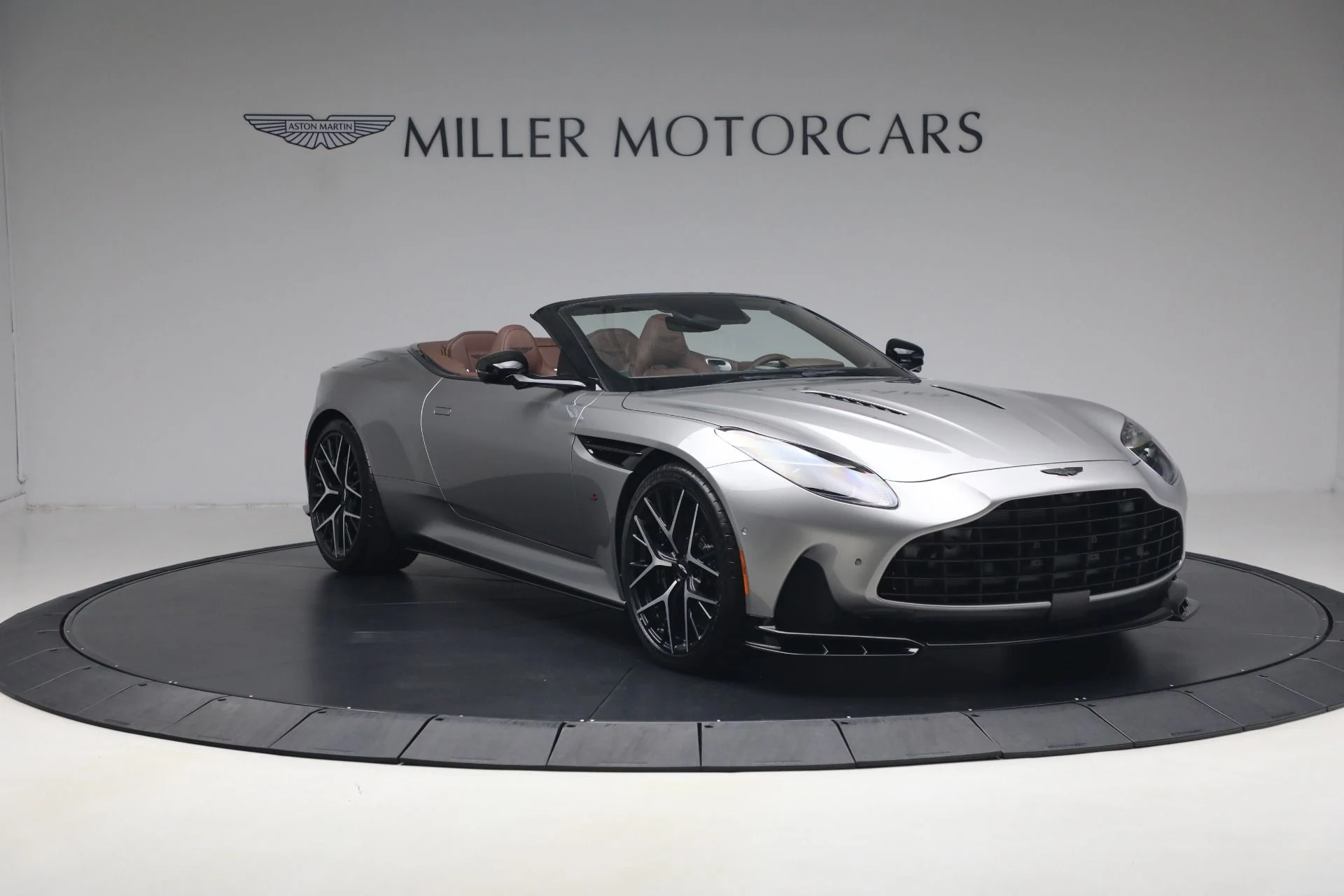 mph010_1811788810_New_2026_Aston_Martin_DB_12_S_Volante_1781361339_7d26a2da06
