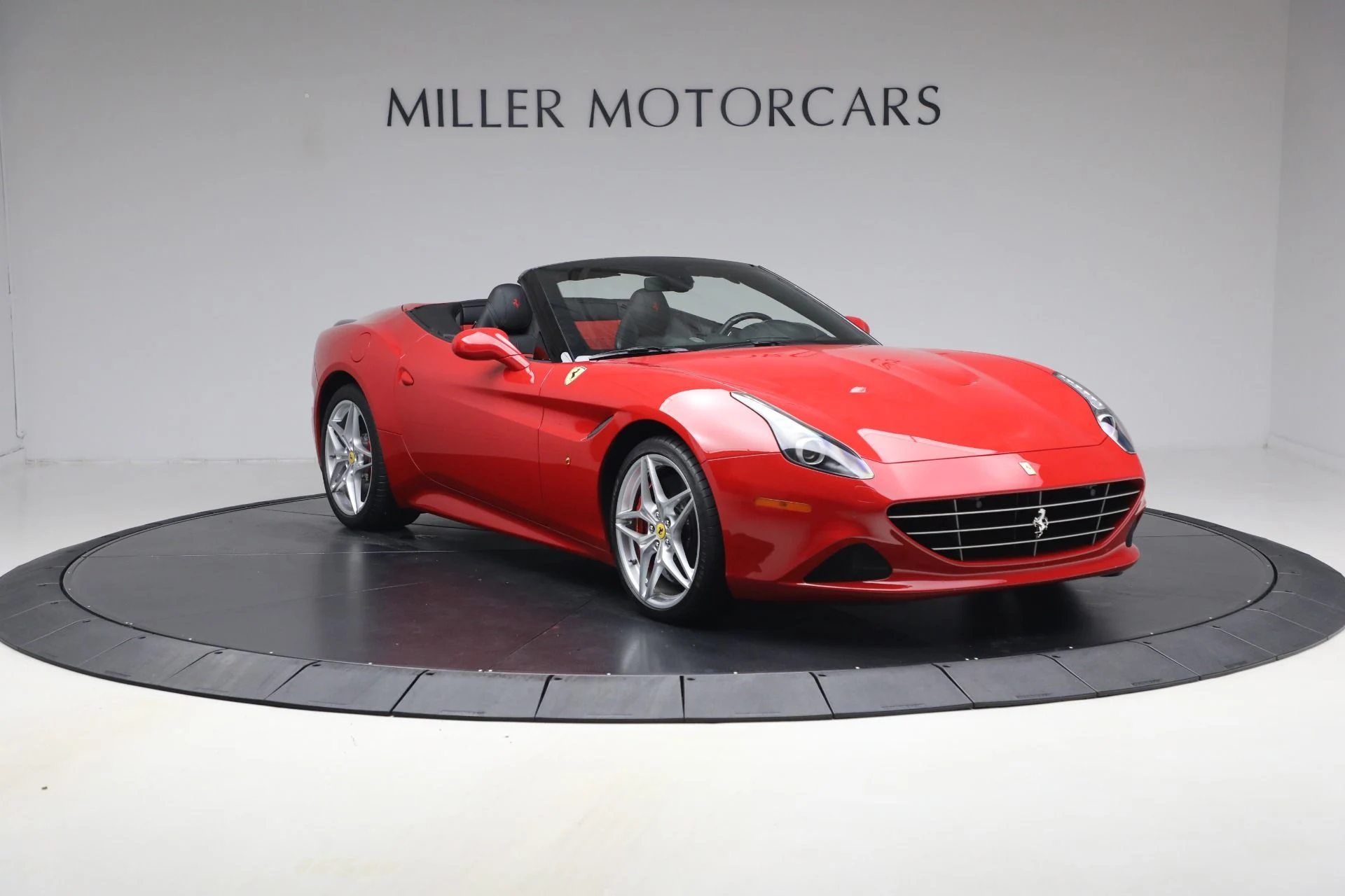 mph010_1815768023_Used_2017_Ferrari_California_T_1787347331_2c1afd222c