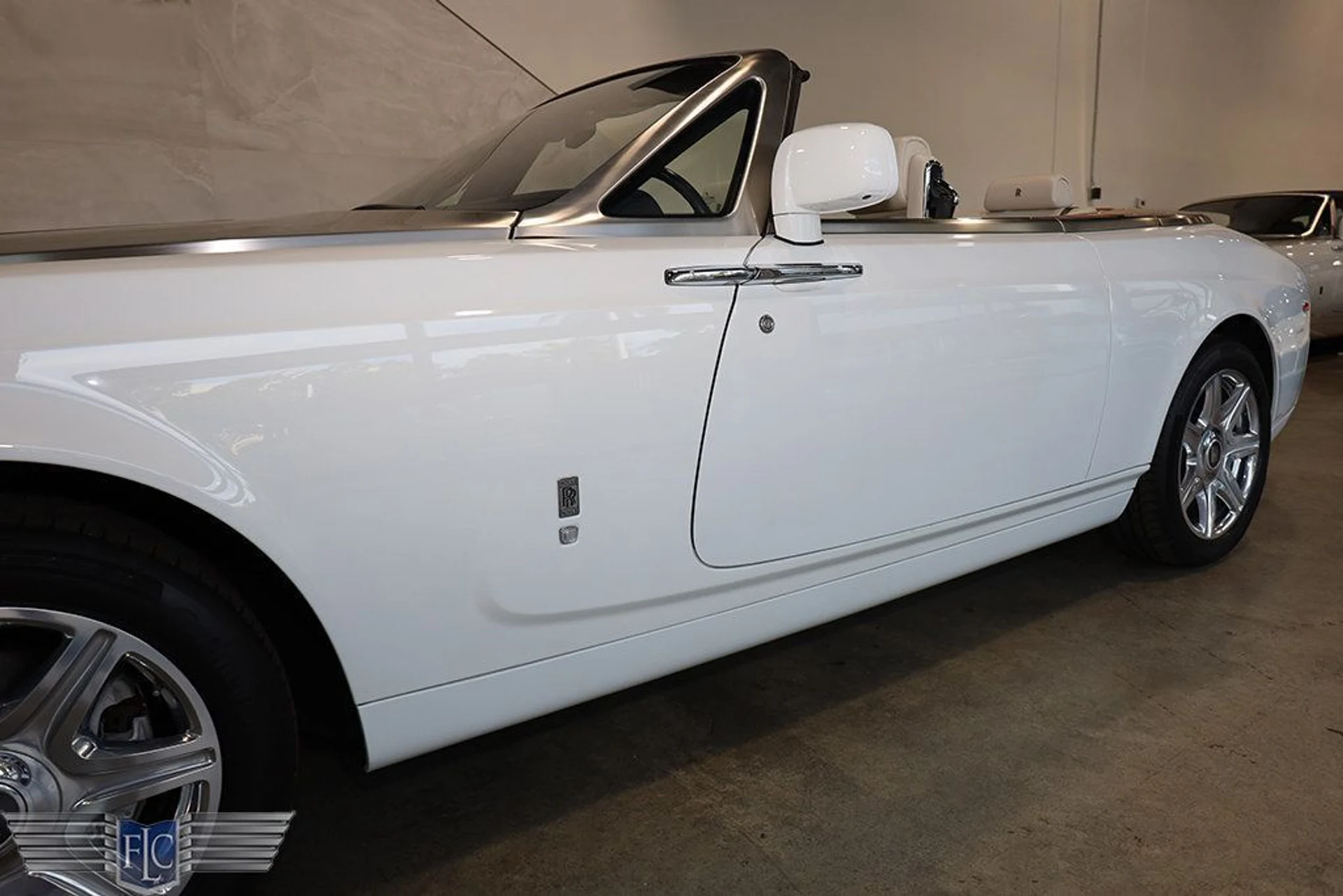 mph010_1833127454_used_2014_rolls_royce_phantom_drophead_coupe_9689_22941725_11_1024_1e75adeb94
