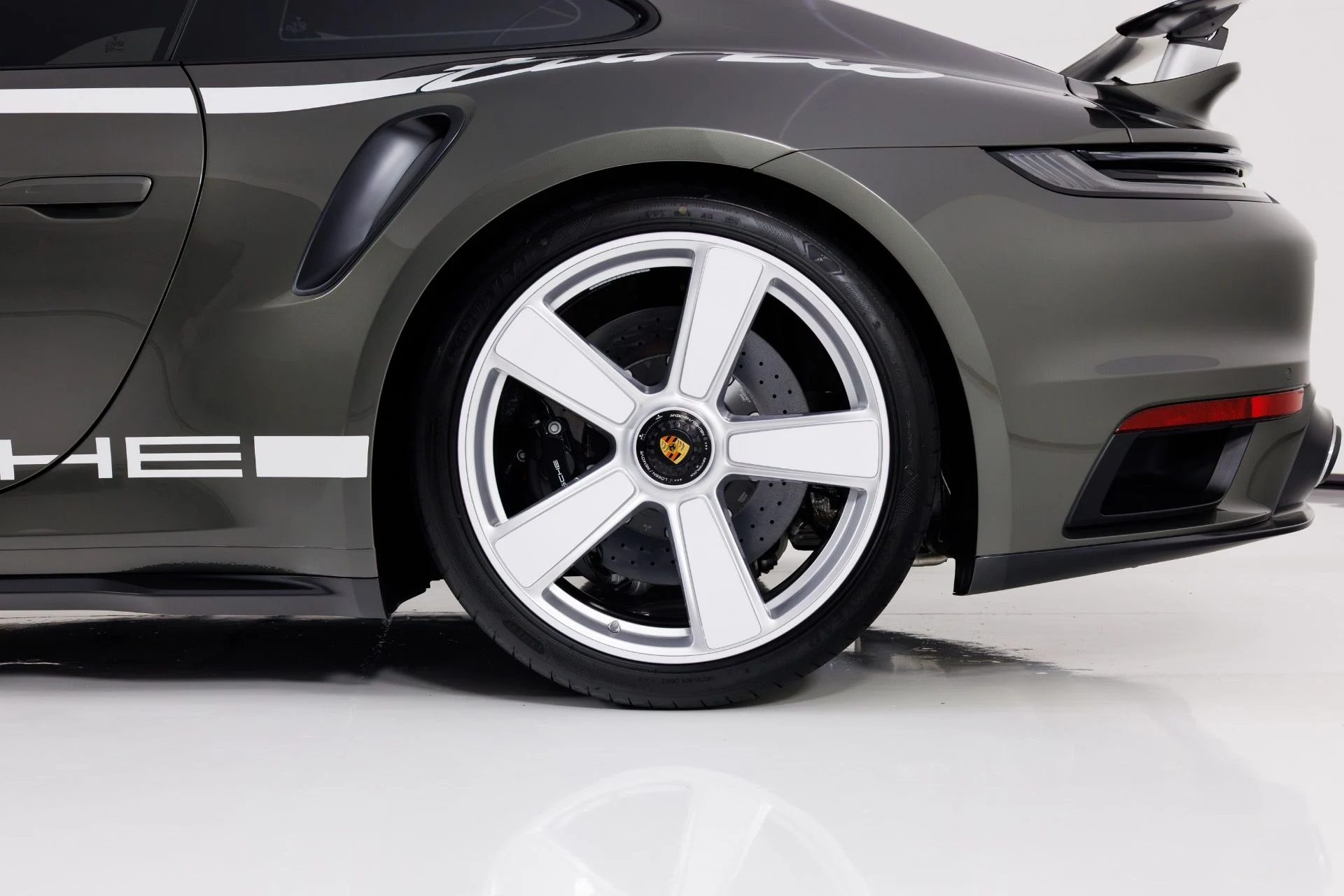 mph010_1837969557_Used_2025_Porsche_911_Turbo_50_Years_1769709970_ec78fb9332