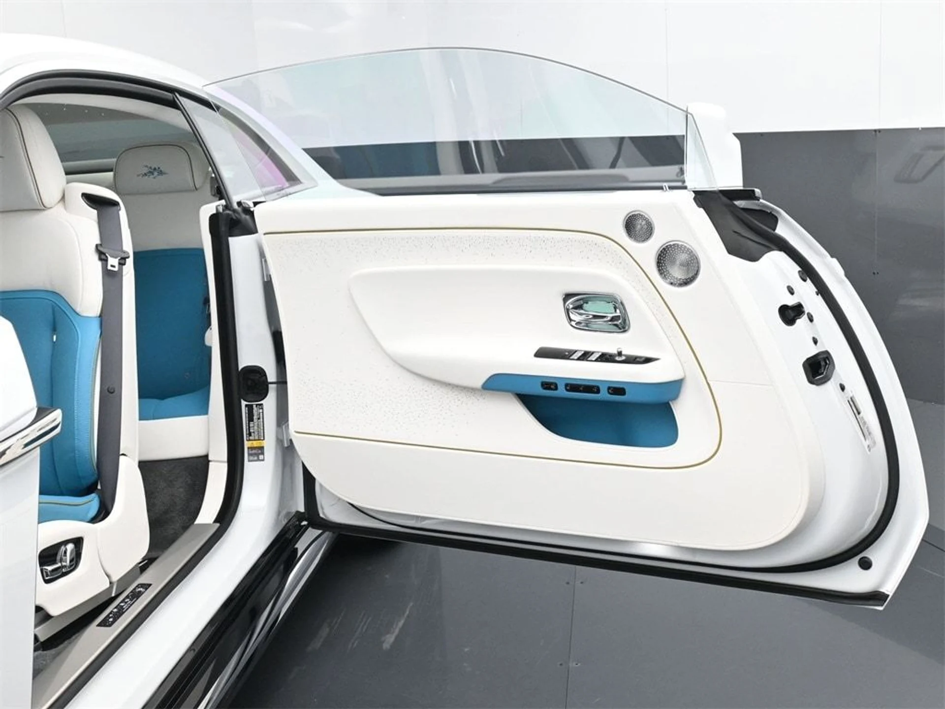 mph010_1840318737_884602a6864fedb28184ed97f9f98236x_2764c51335