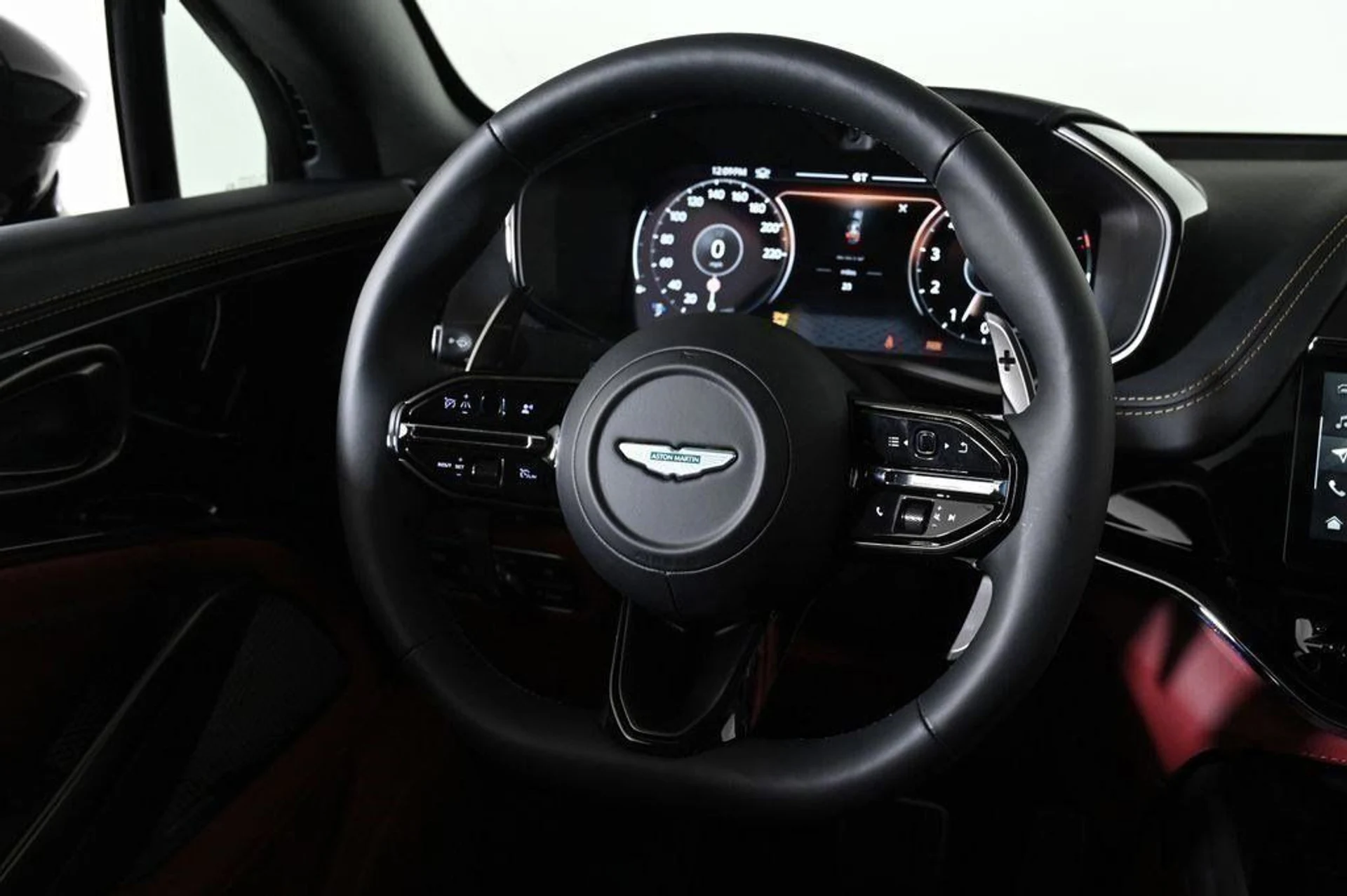 mph010_1843991332_new_2025_aston_martin_dbx_707awd_11350_22854858_10_1024_e73603a085