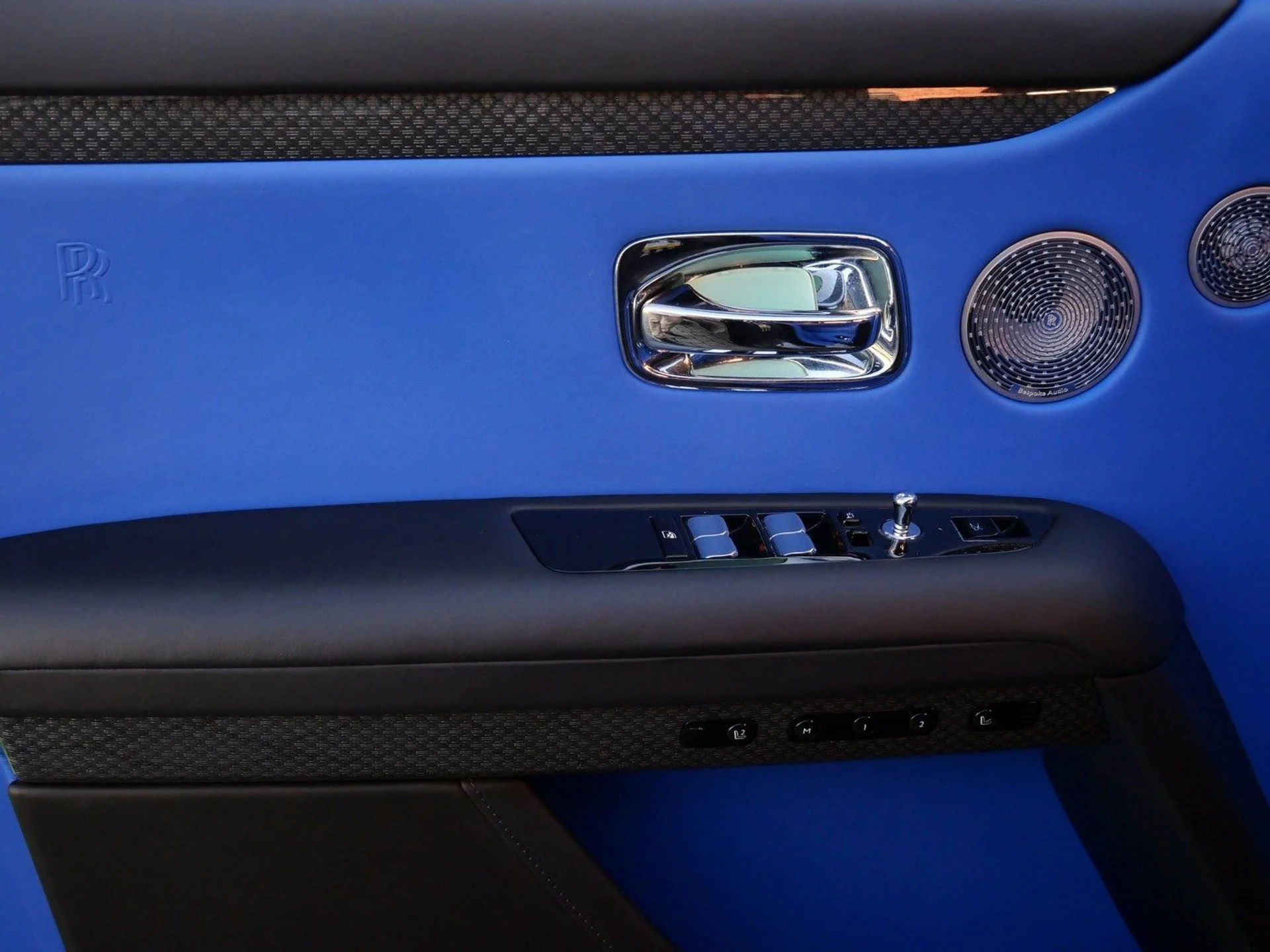 mph010_1846212172_ea5f26e43c075098c9306d83edff95b4x_390575b7c4