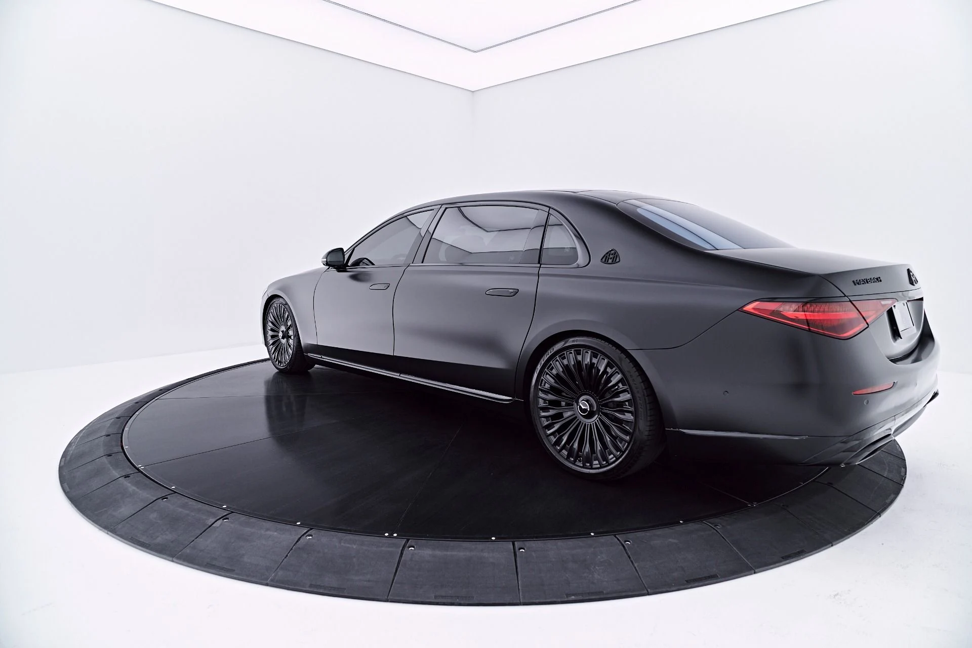 mph010_1876768490_Used_2023_Mercedes_Benz_S_Class_Maybach_S_580_1782762067_3e90a522f6