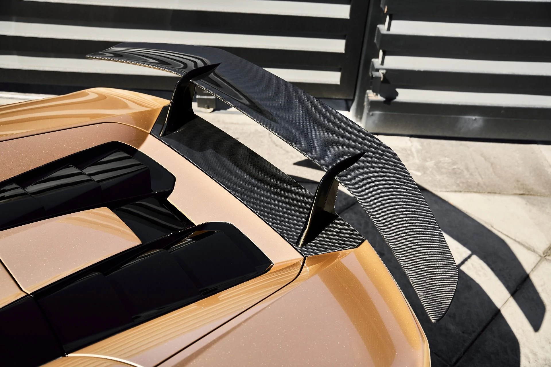 mph010_1881773777_Used_2022_Lamborghini_Huracan_EVO_Base_1791315841_c3c0f5fad7