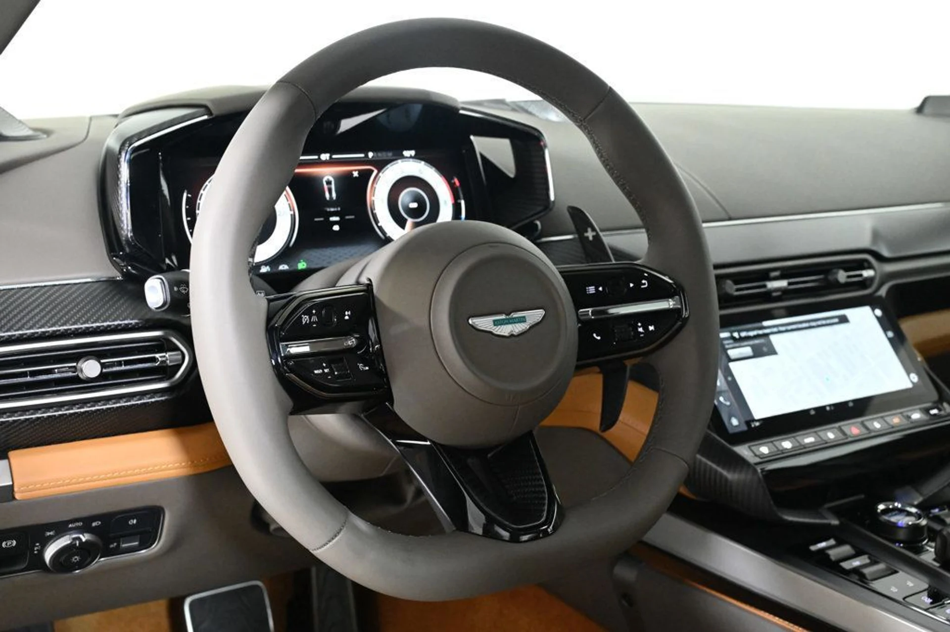 mph010_1881854291_new_2025_aston_martin_vanquish_coupe_11350_22897480_10_1024_25218ad721