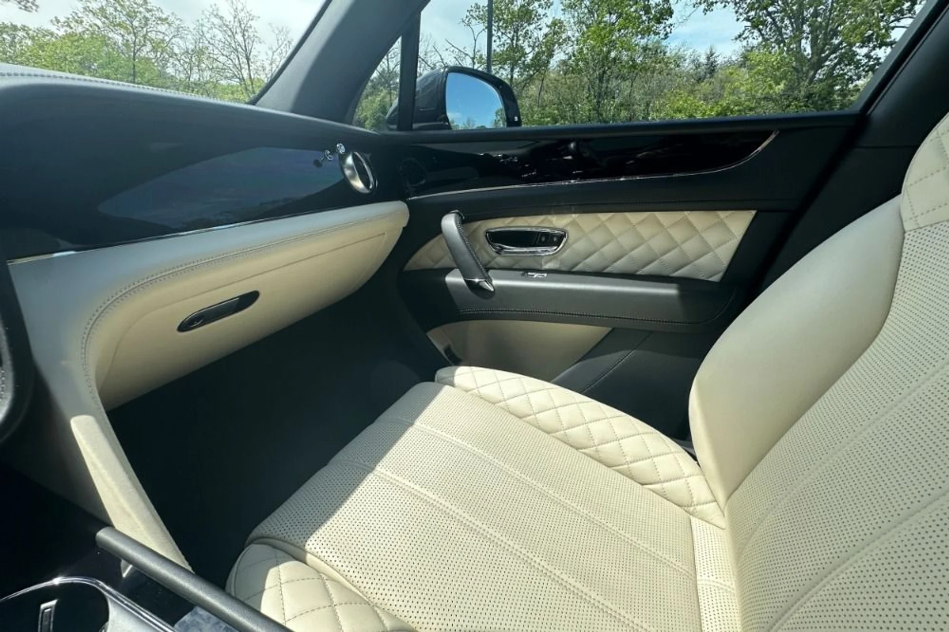 mph010_188787573_Used_2019_Bentley_Bentayga_V8_1778775400_7d823bad32