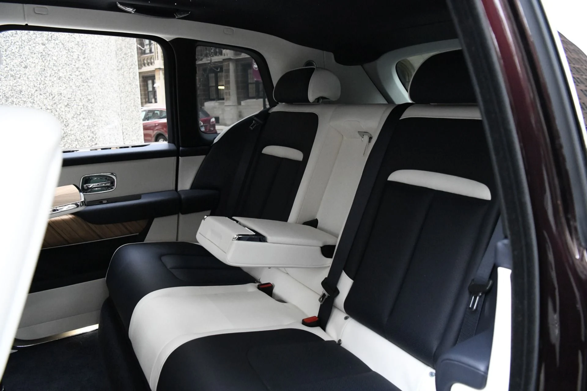 mph010_1898476197_11740_p12_l_2478405a3a