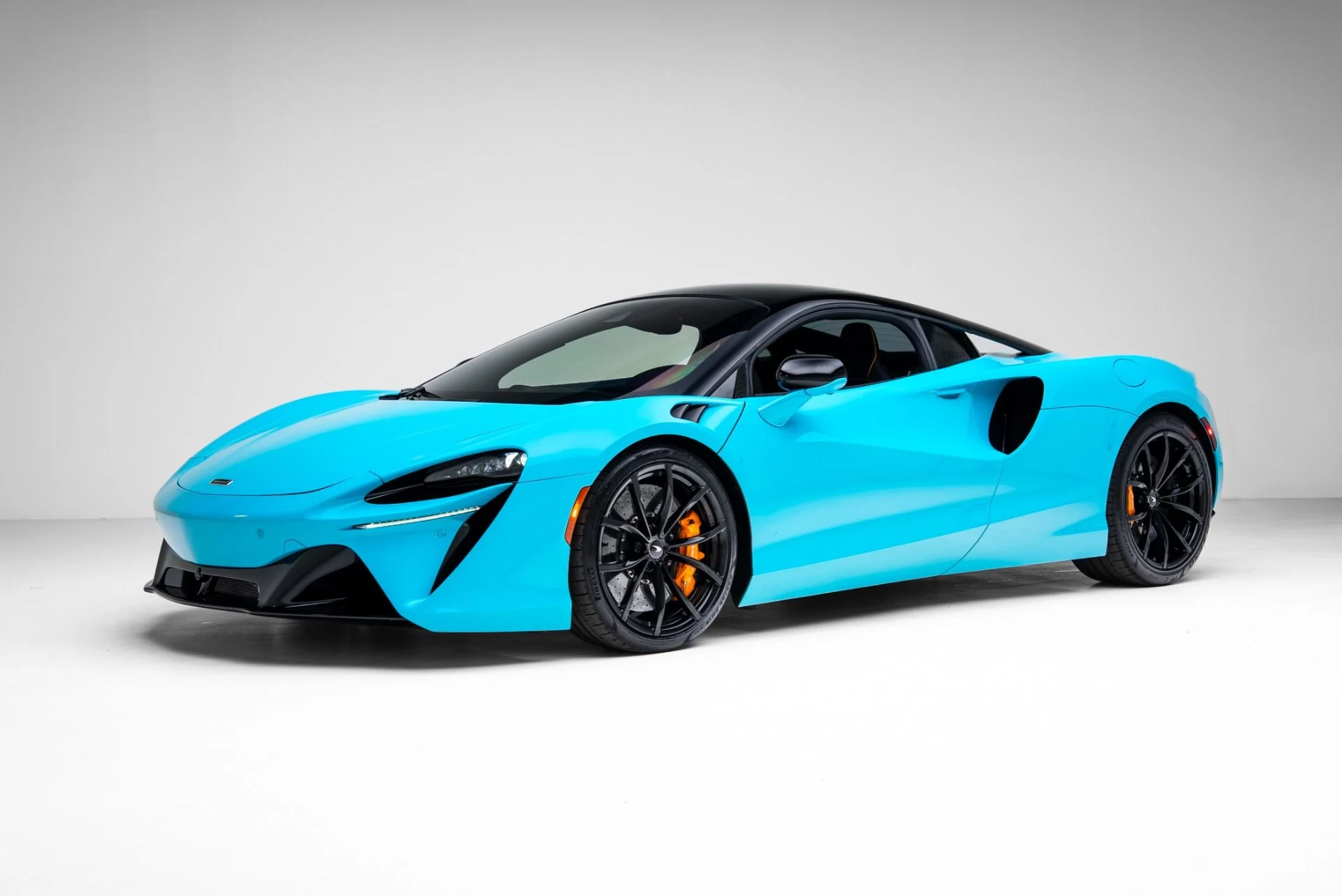 mph010_1907915279_Used_2023_Mc_Laren_Artura_1770682323_0a1ff11c18