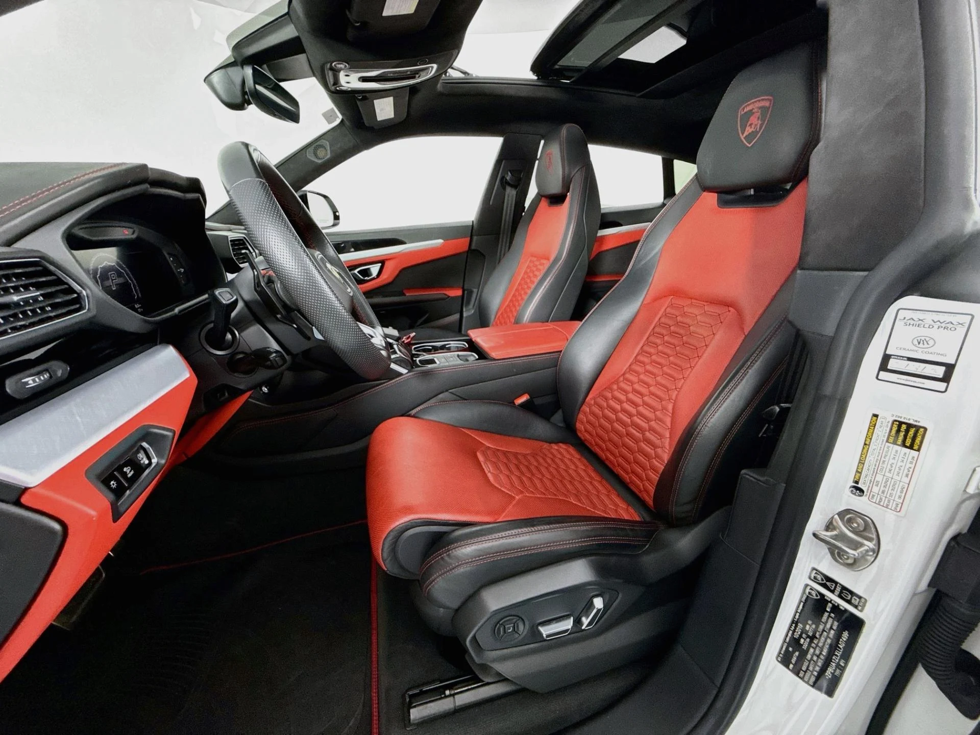 mph010_1908329709_Used_2020_Lamborghini_Urus_1788550599_9156f74aeb