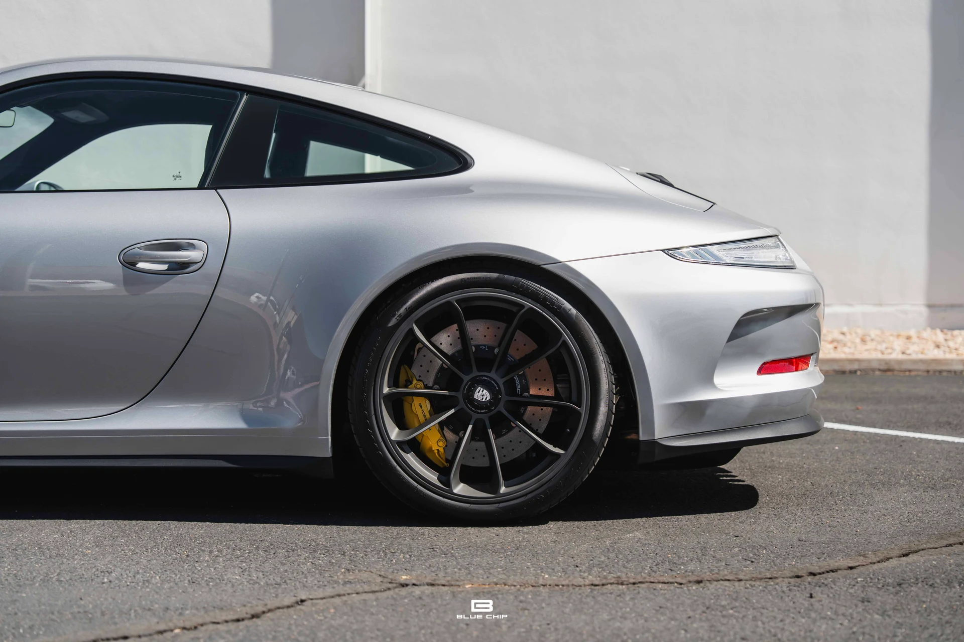mph010_190842189_6a2c87e1ea6422e6f2338c40_2016_Porsche_911_R_11_fb80bfd3ed