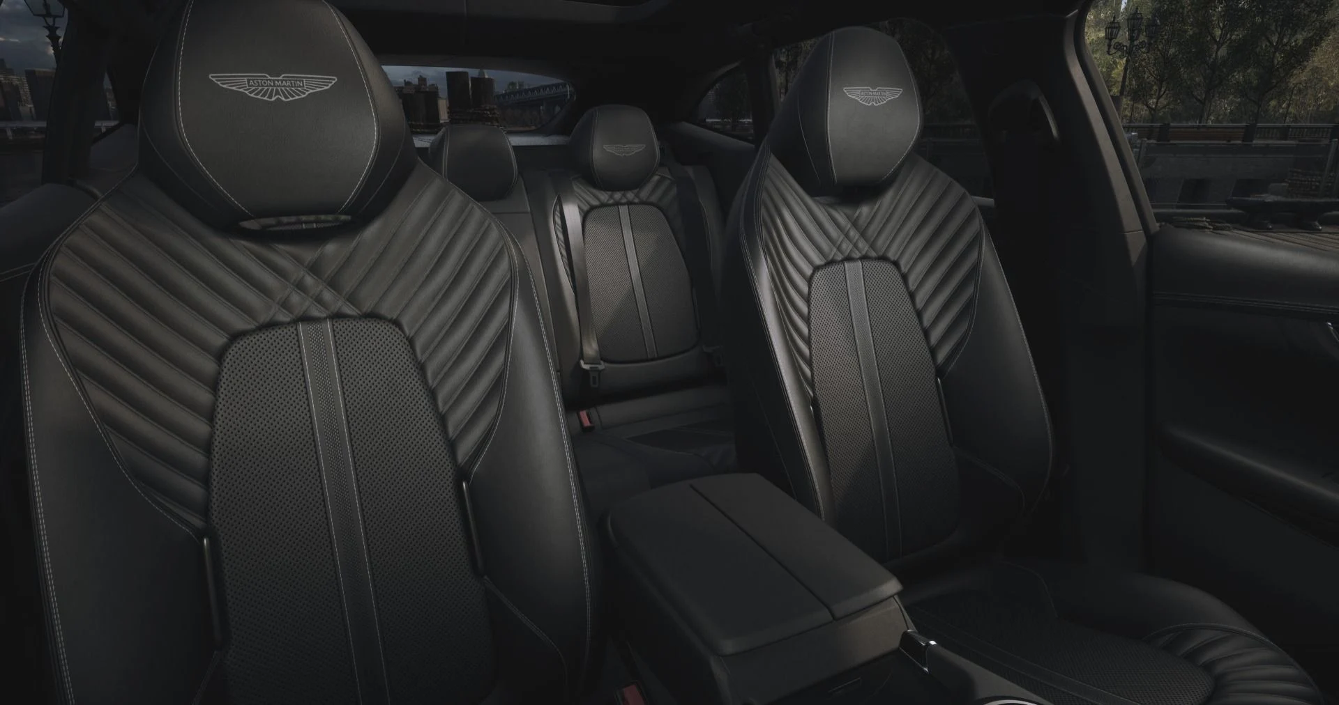mph010_19088380_New_2026_Aston_Martin_DBX_707_1759338212_2300e9e7bb