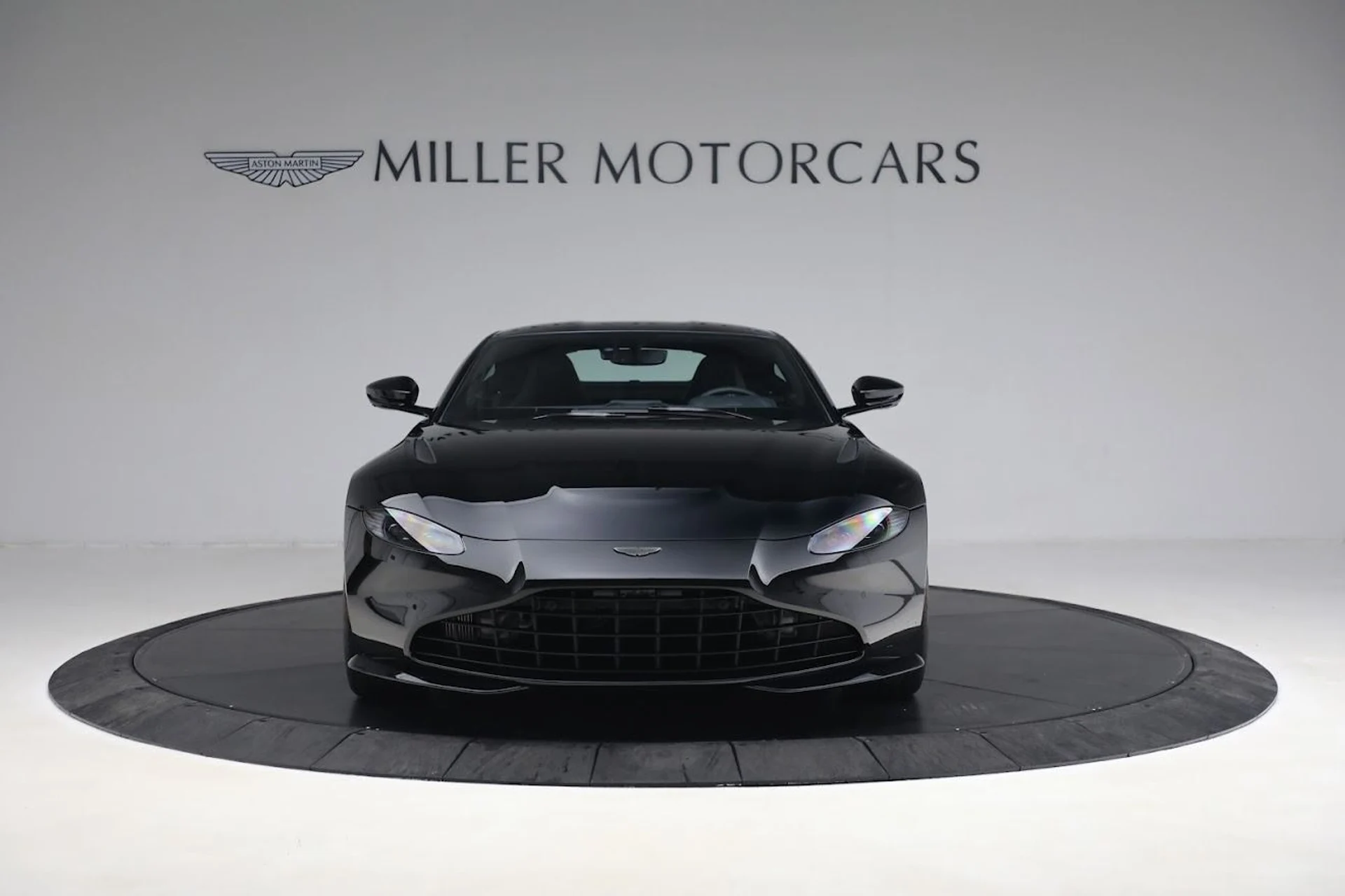 mph010_1910503798_Used_2023_Aston_Martin_Vantage_V8_63c4096f68