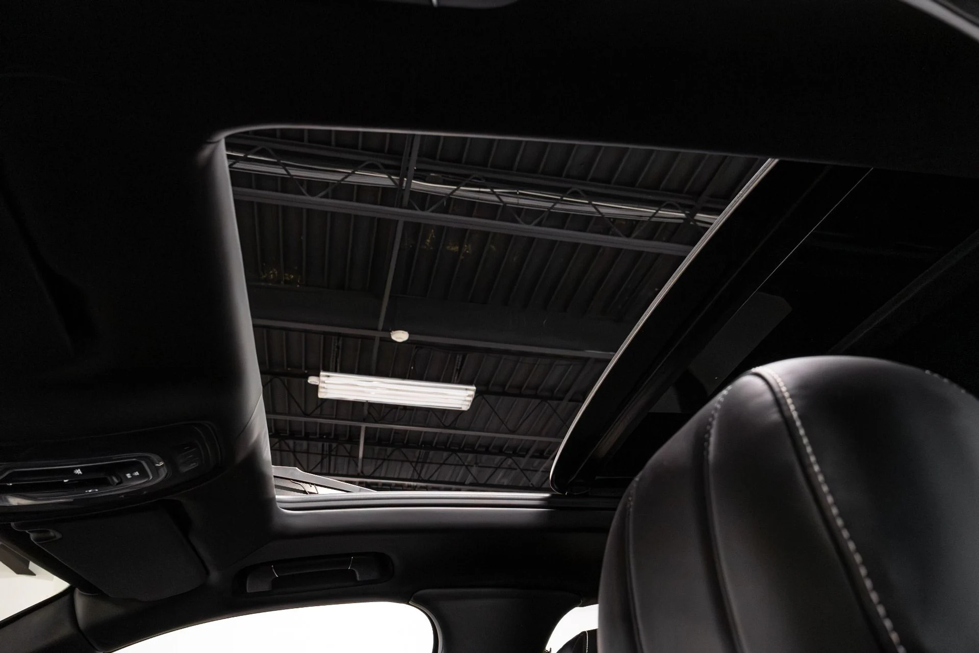 mph010_1916845262_Used_2017_Bentley_Bentayga_W12_1769451007_1febebff6b