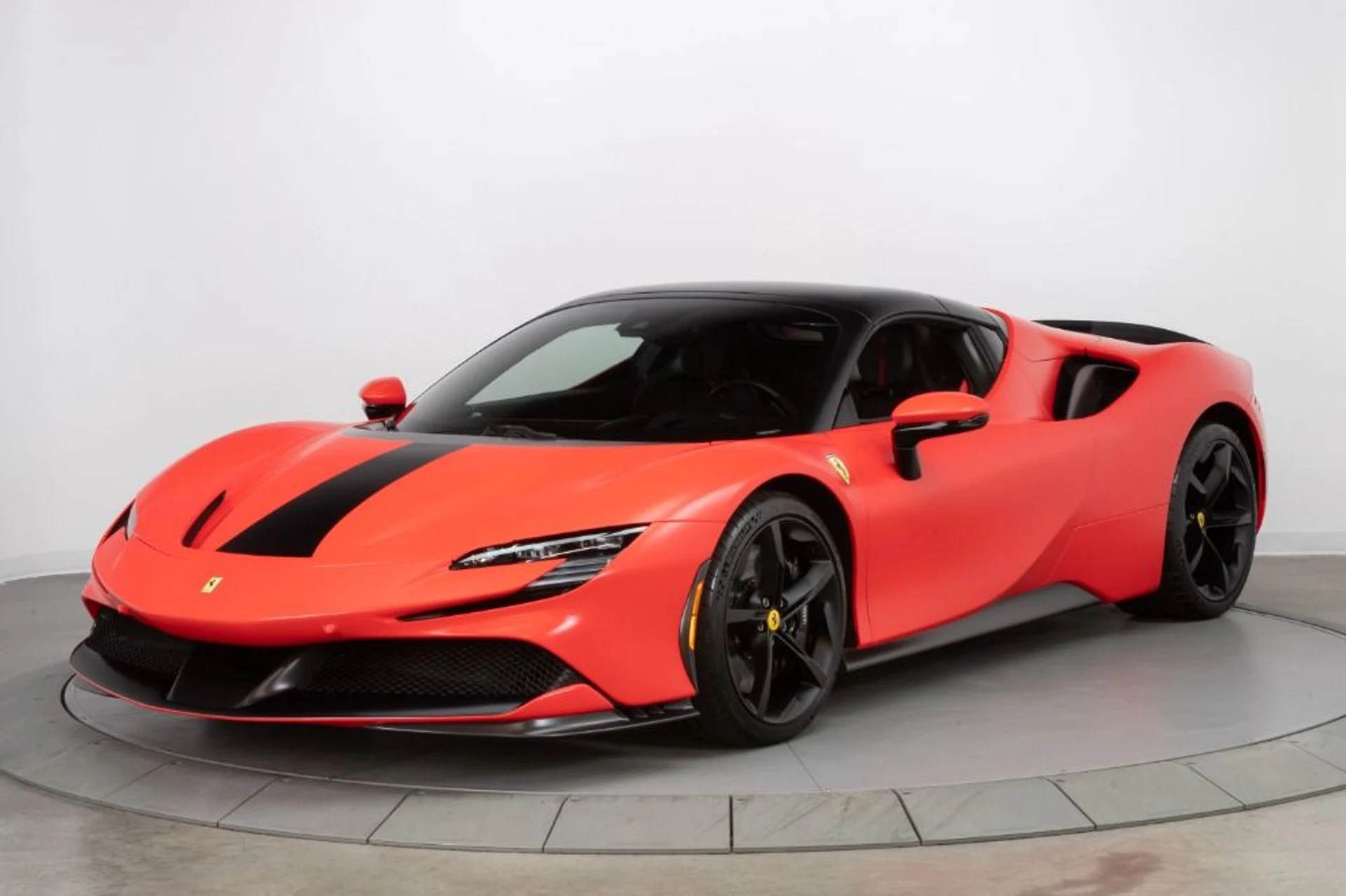 mph010_1930445458_Used_2022_Ferrari_SF_90_Spider_75945ffe53