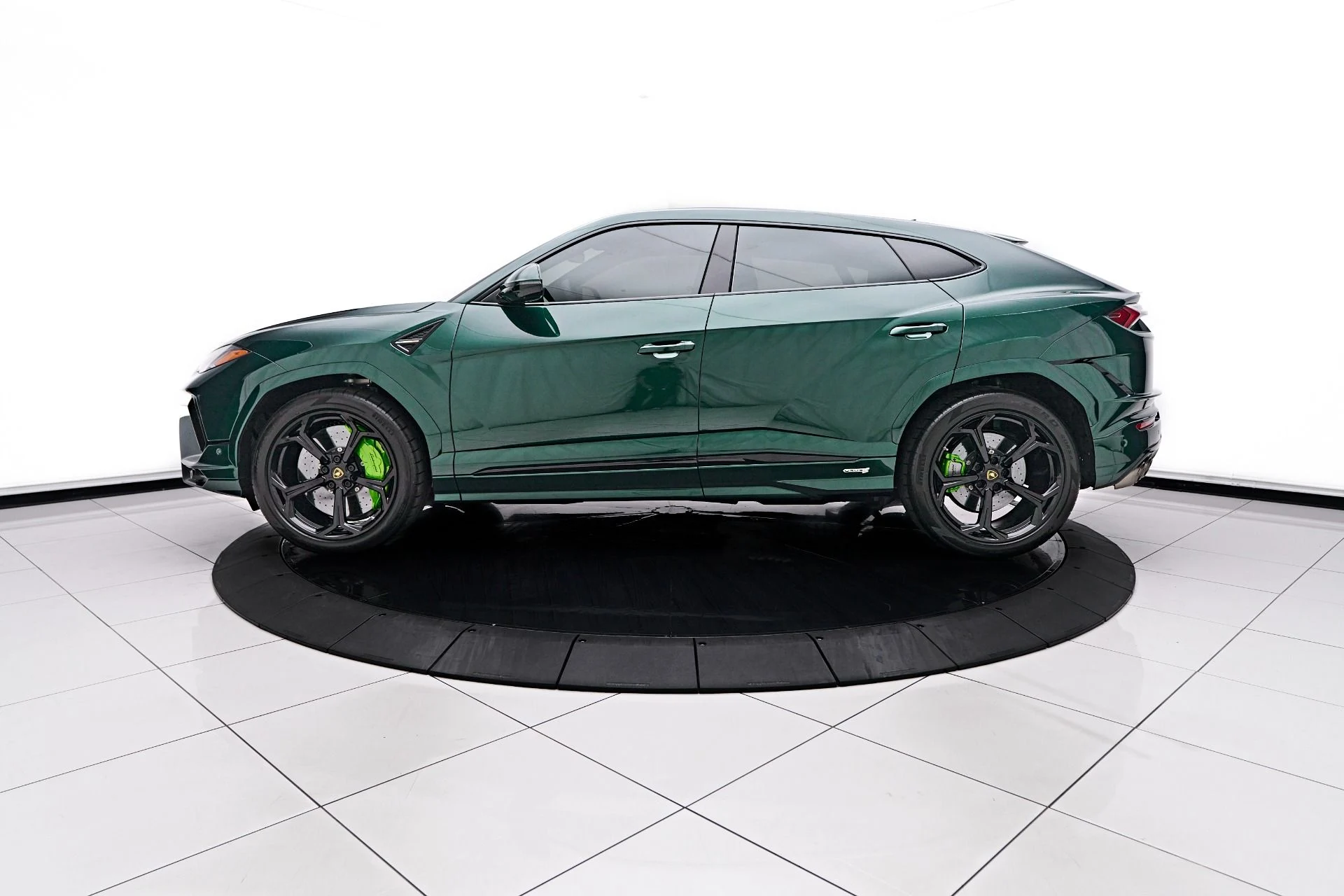 mph010_1932530429_Used_2024_Lamborghini_Urus_S_1749338271_2a0e317148