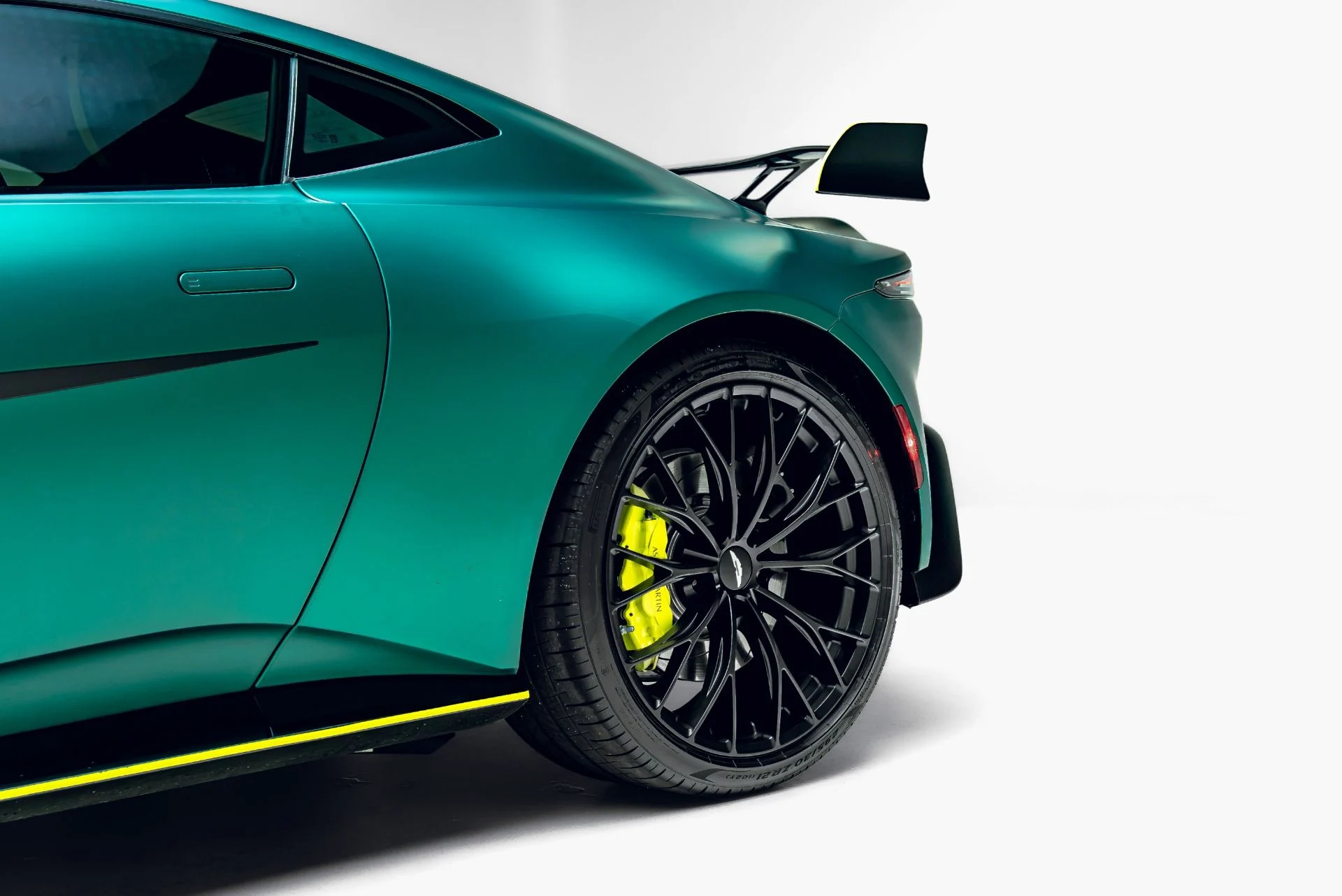 mph010_1934171820_Used_2023_Aston_Martin_Vantage_F1_Edition_1783661153_a2ed648cb0